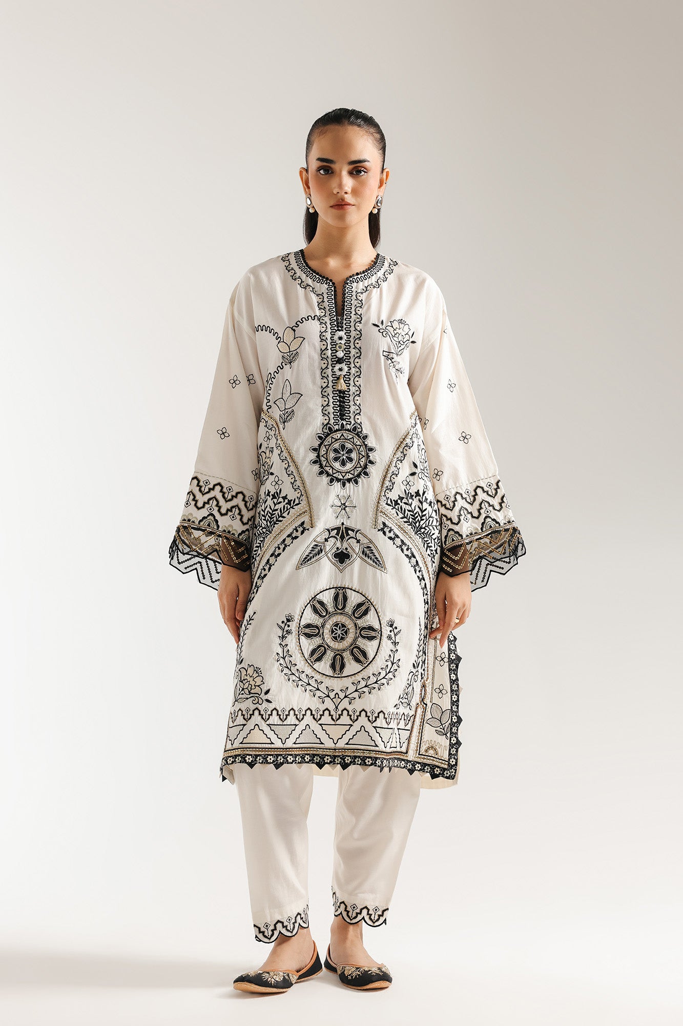 EMBROIDERED SUIT (E3443/103/902)