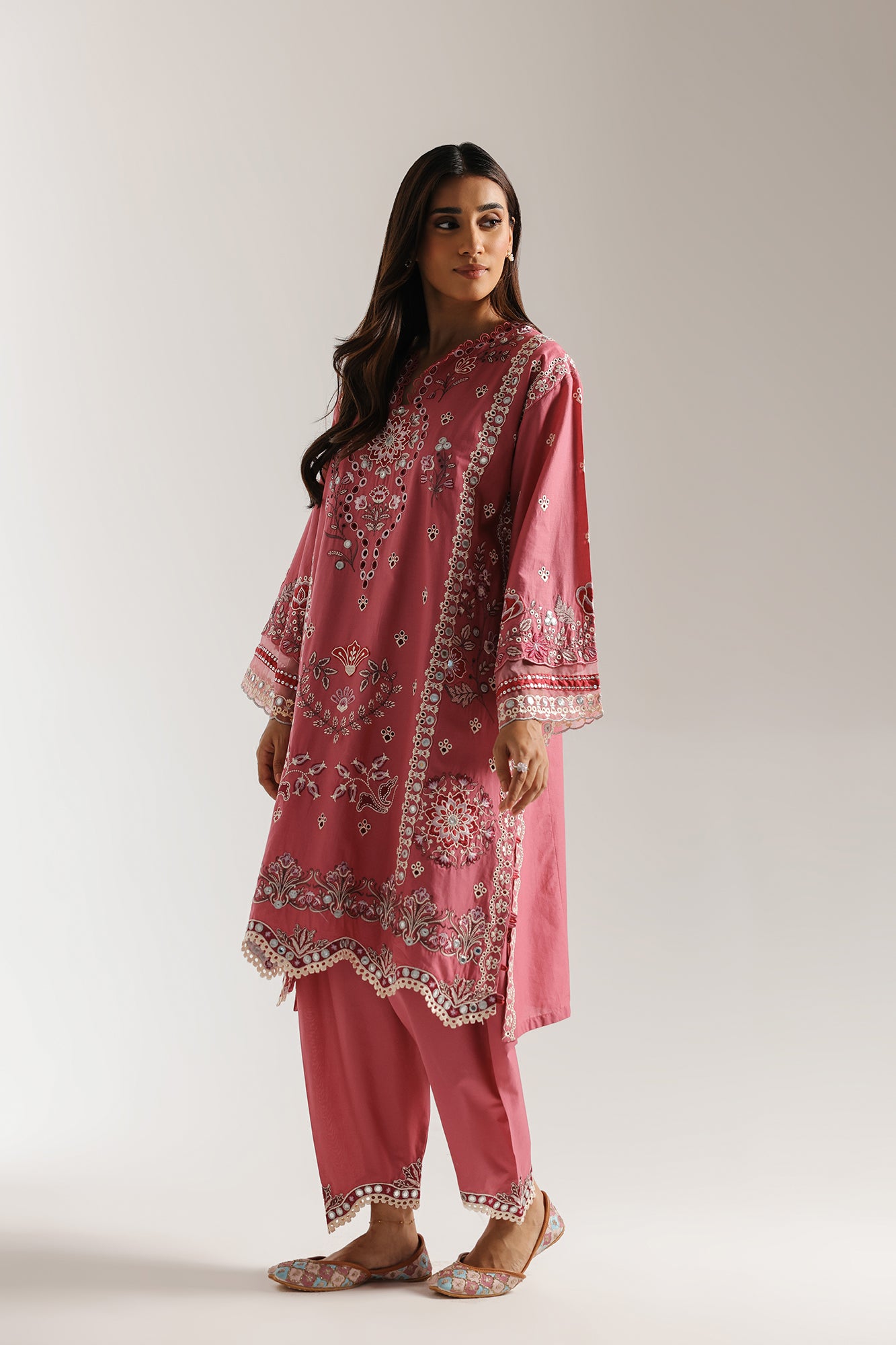 EMBROIDERED SUIT (E3444/103/526)