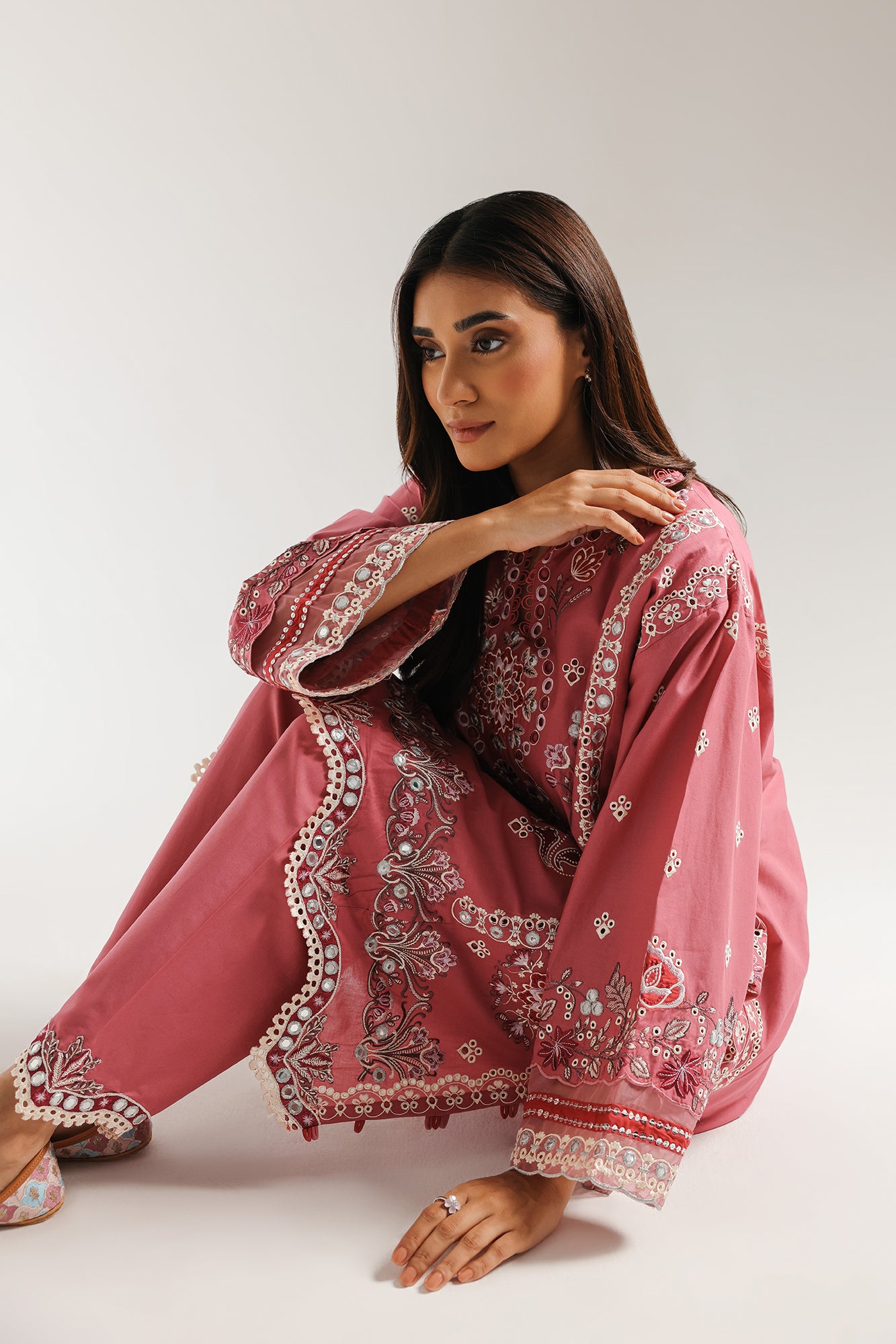 EMBROIDERED SUIT (E3444/103/526)