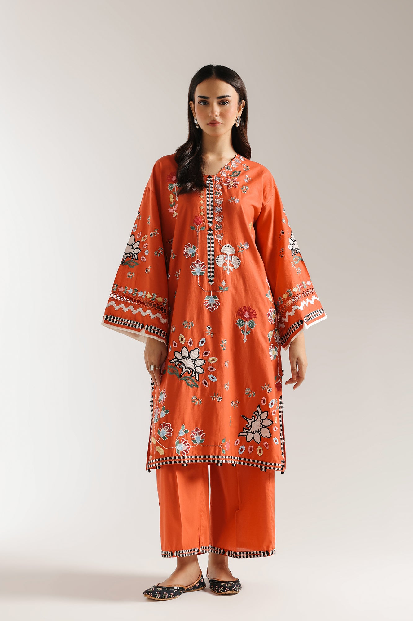 EMBROIDERED SUIT (E3449/103/312)