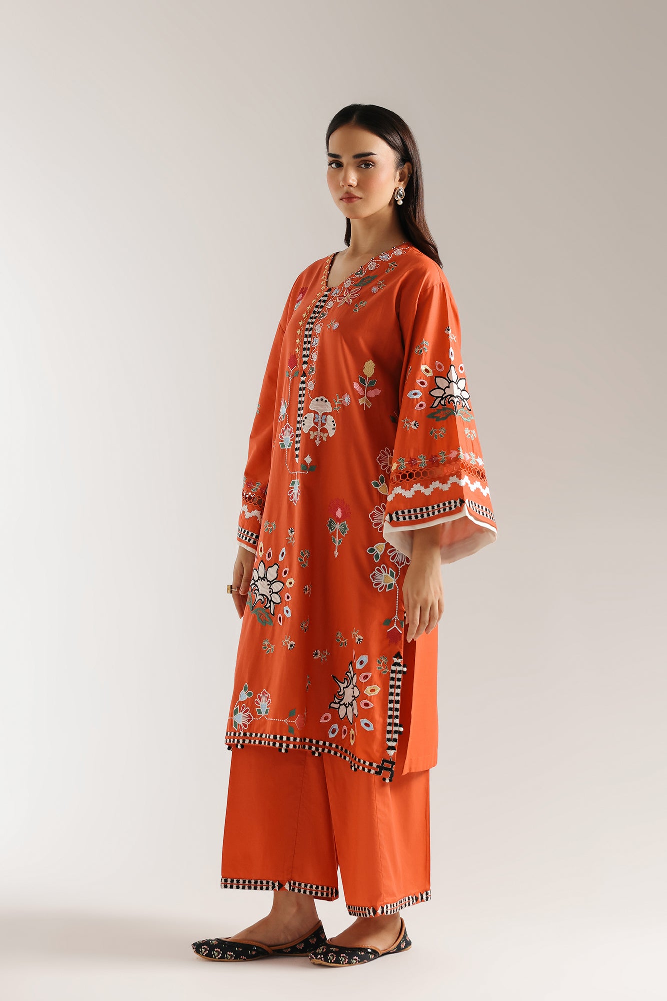 EMBROIDERED SUIT (E3449/103/312)