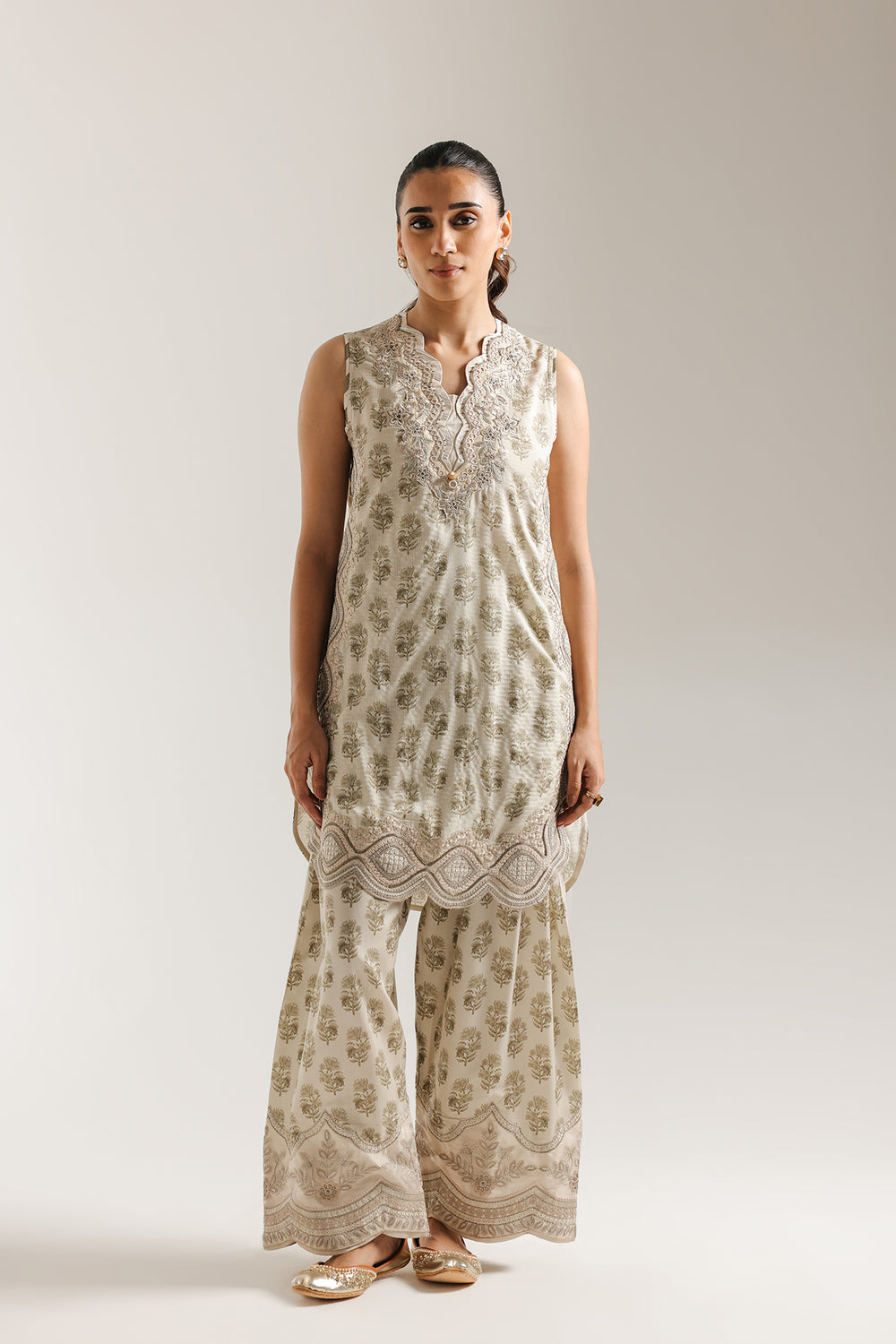 EMBROIDERED SUIT (E3452/103/006)