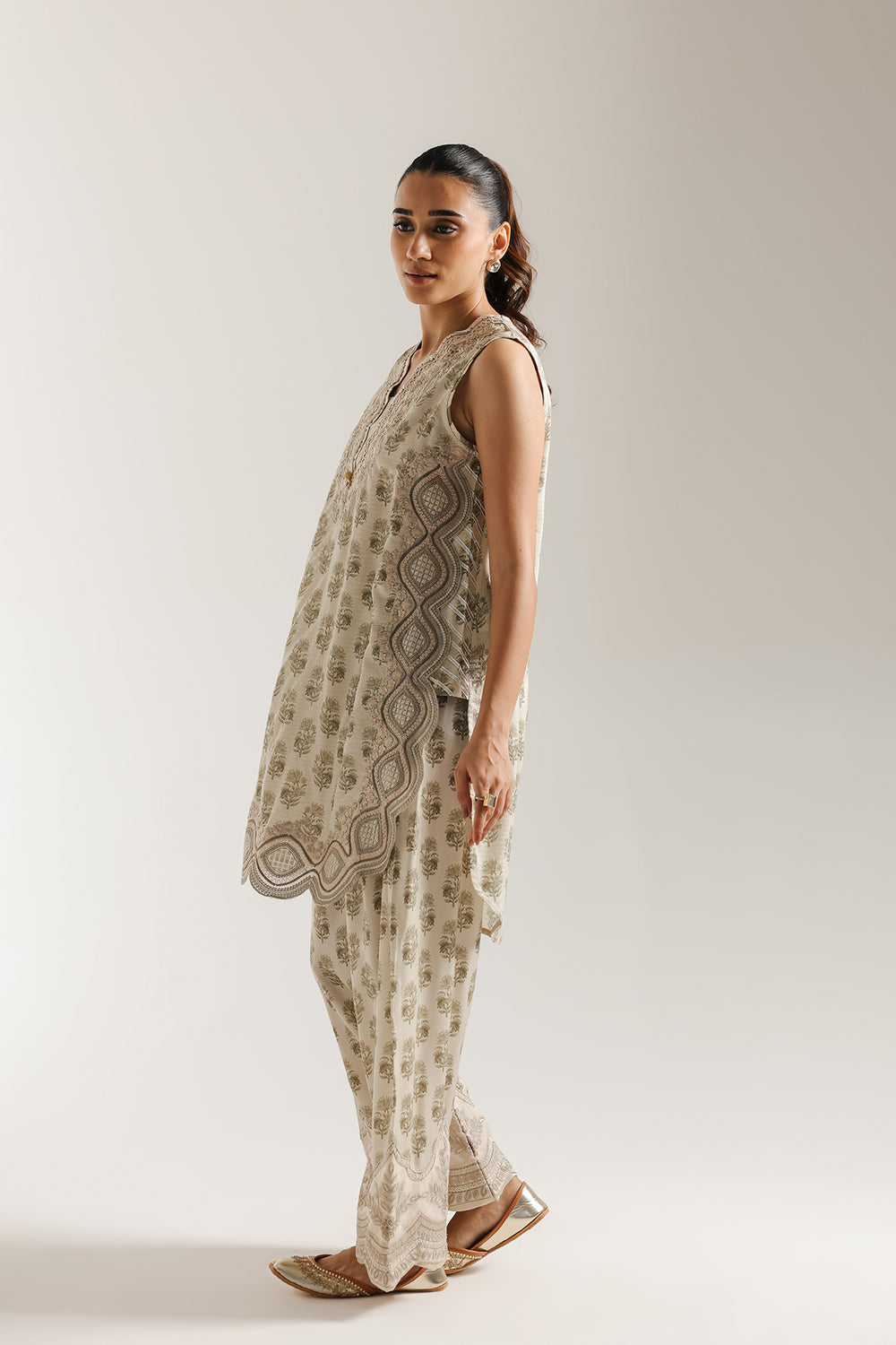 EMBROIDERED SUIT (E3452/103/006)