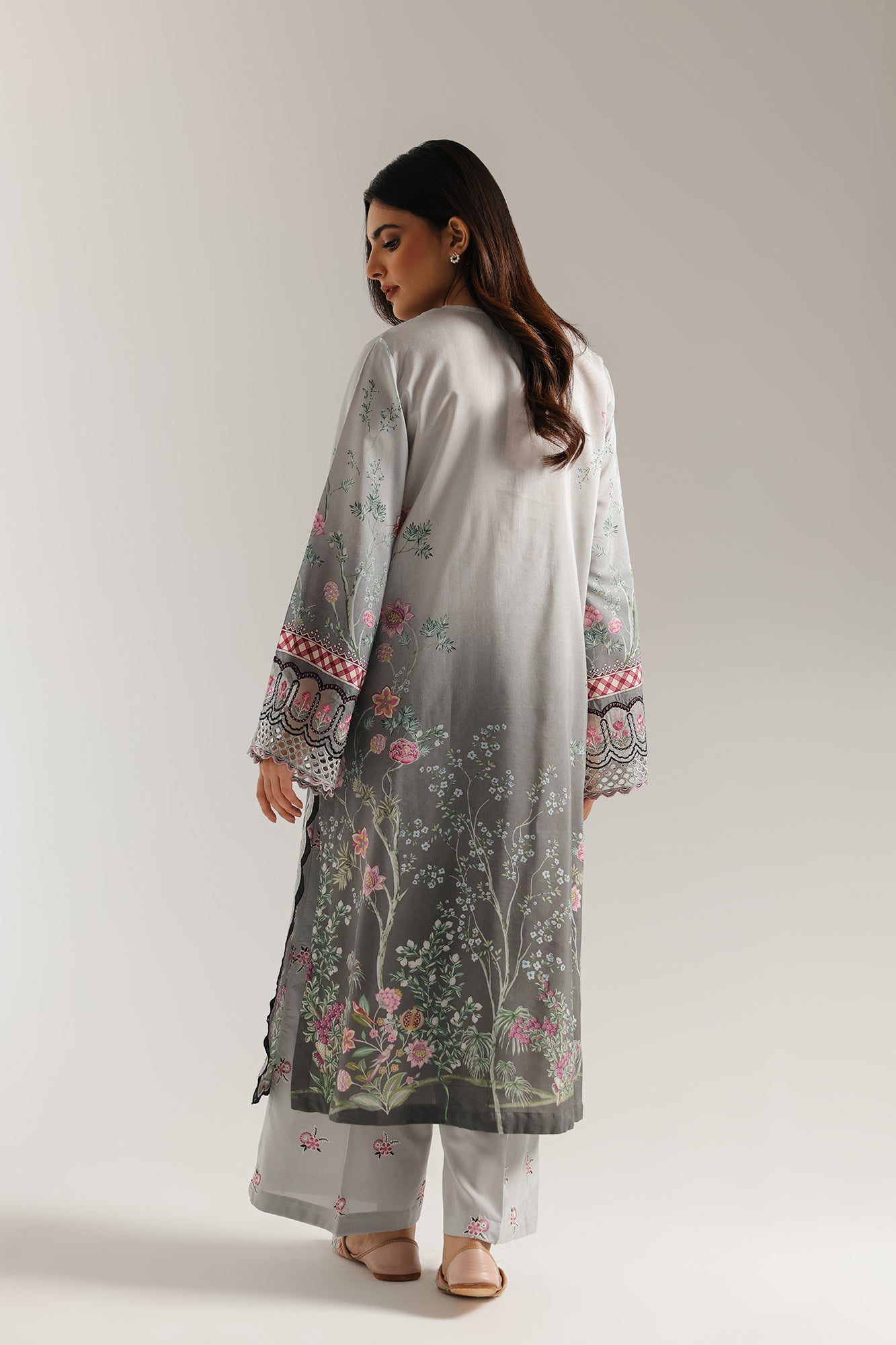 EMBROIDERED SUIT (E3469/103/817)