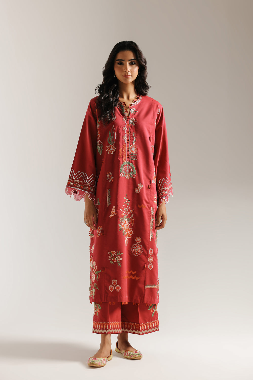 EMBROIDERED SUIT (E3472/103/405)