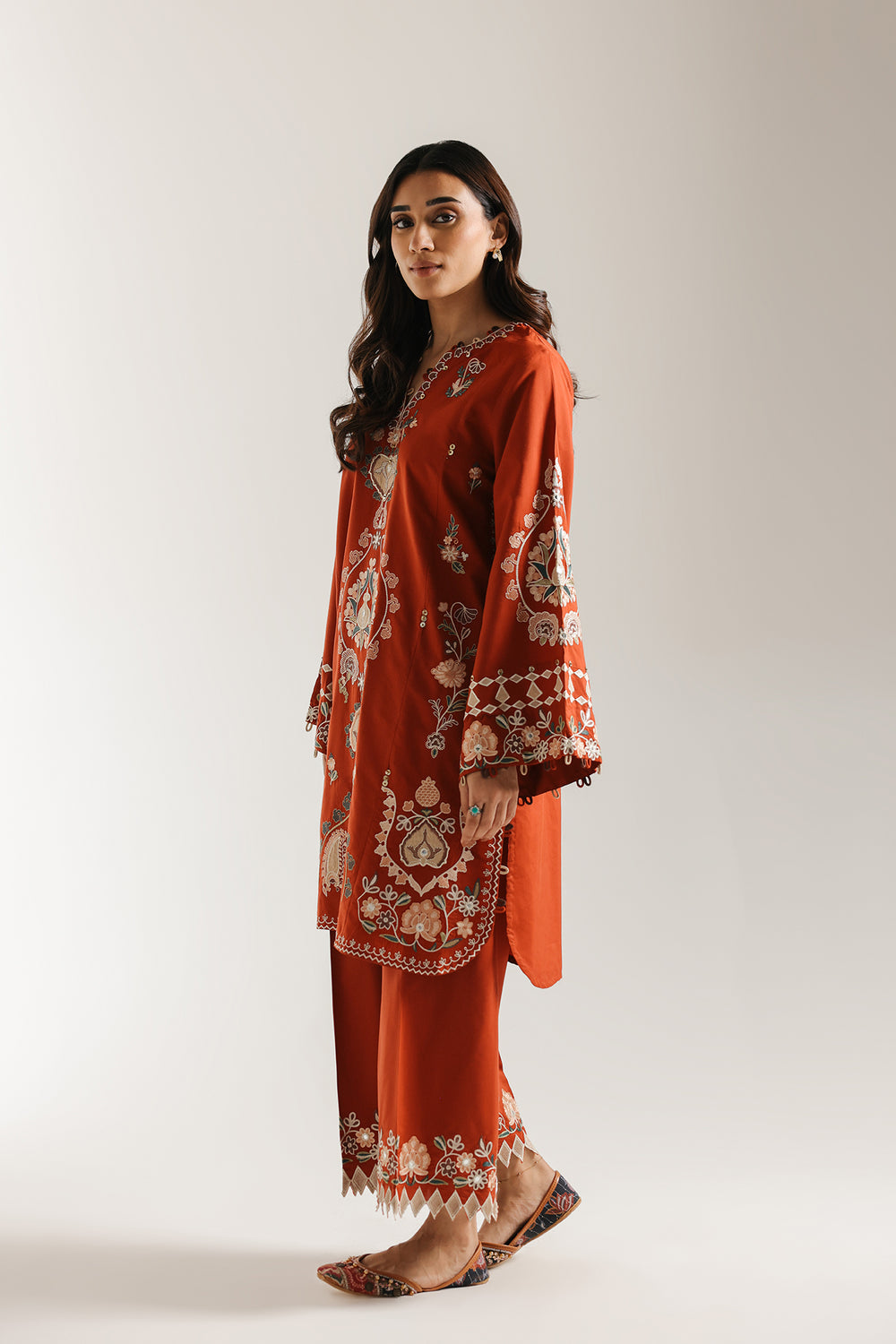 EMBROIDERED SUIT (E3480/103/305)