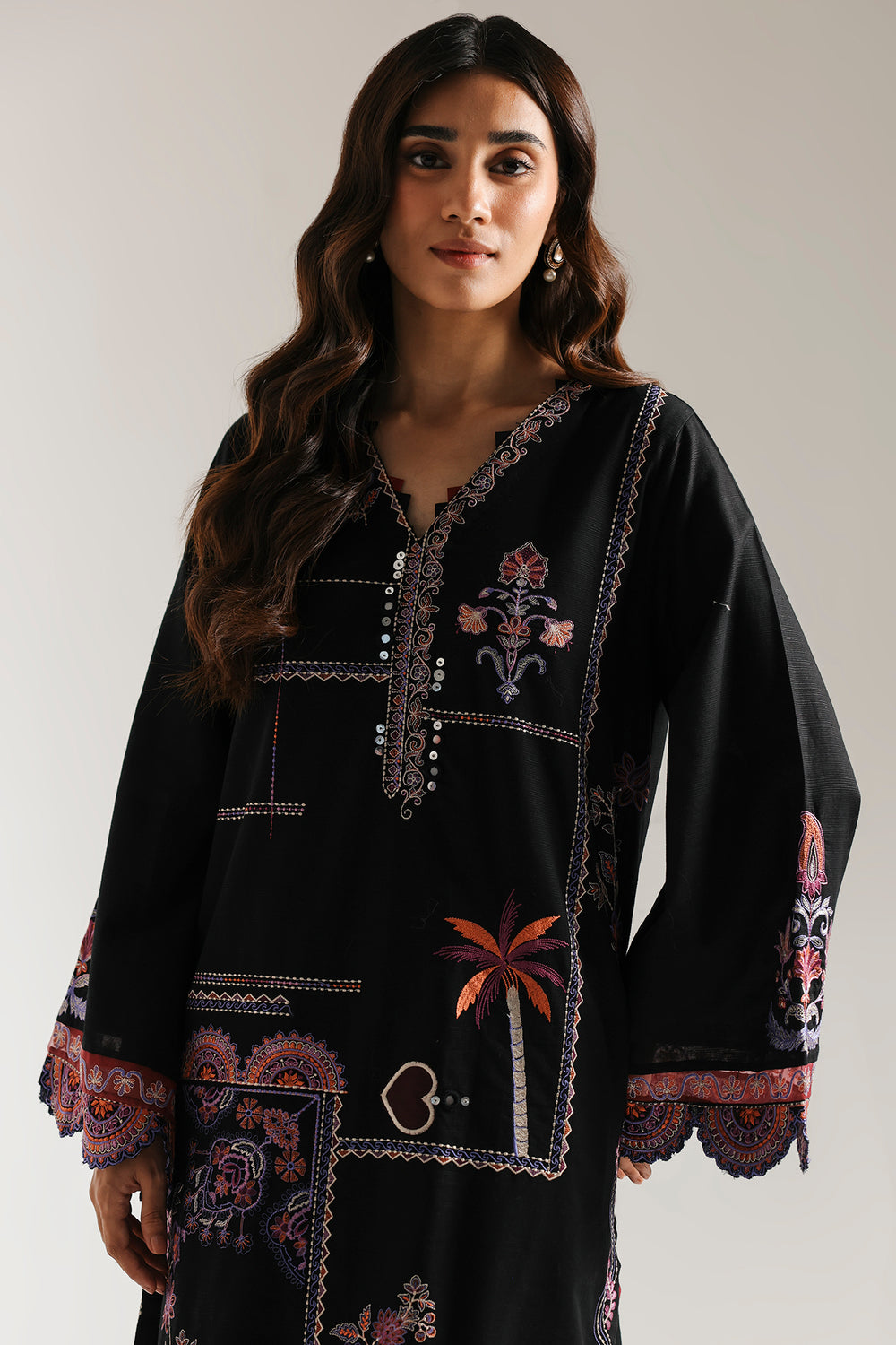 EMBROIDERED SUIT (E3606/103/902)
