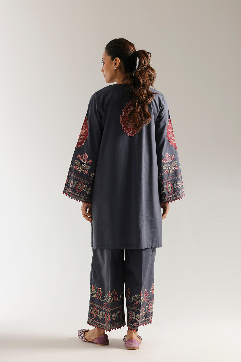 EMBROIDERED SUIT (E3625/103/904)
