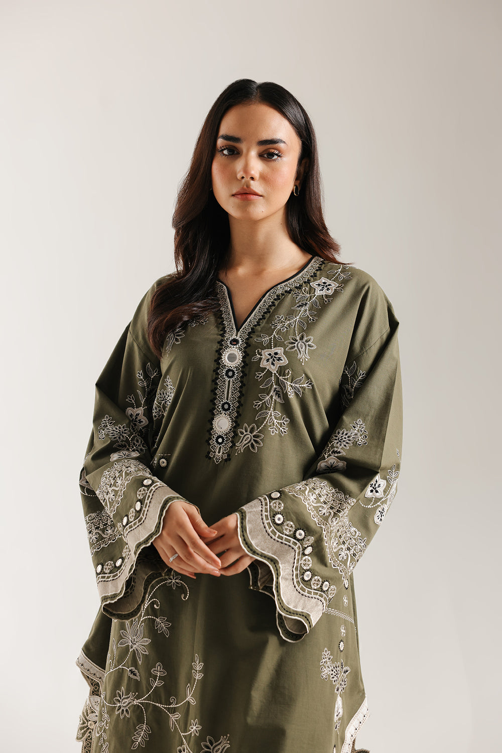 EMBROIDERED SUIT (E3626/103/708)
