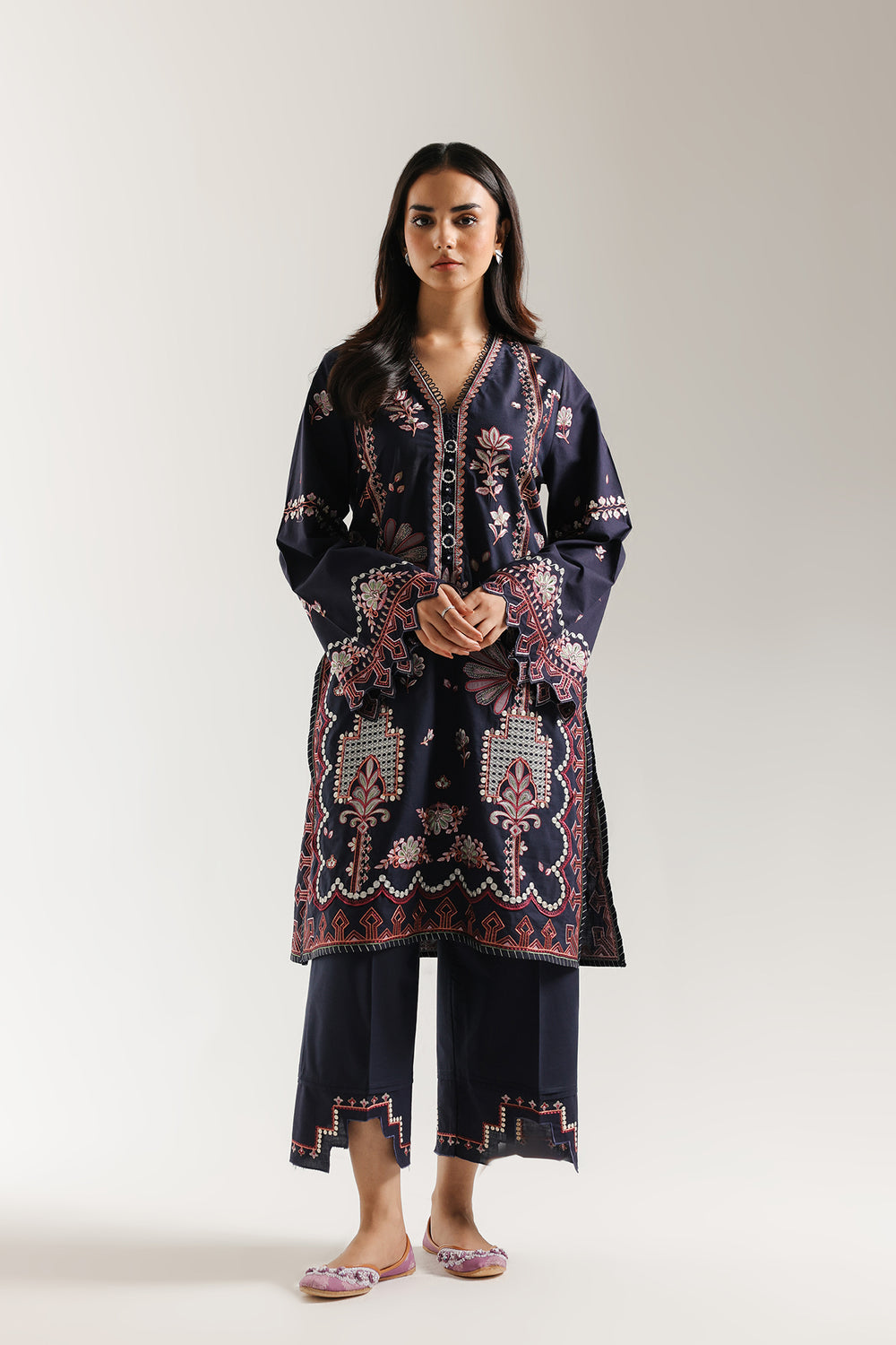 EMBROIDERED SUIT (E3631/103/622)