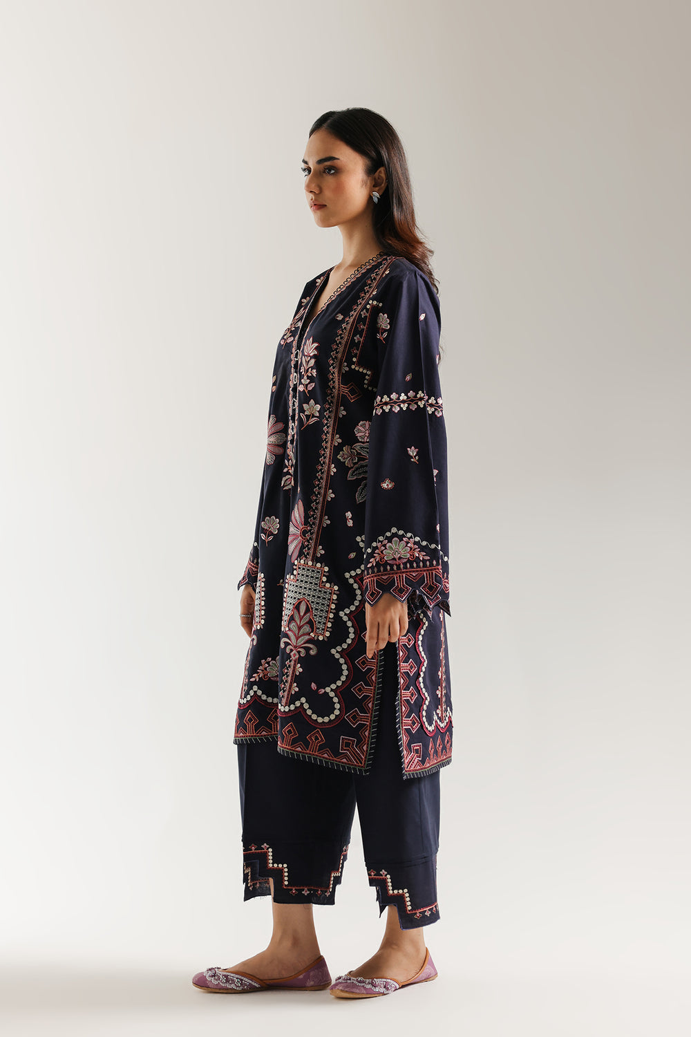 EMBROIDERED SUIT (E3631/103/622)