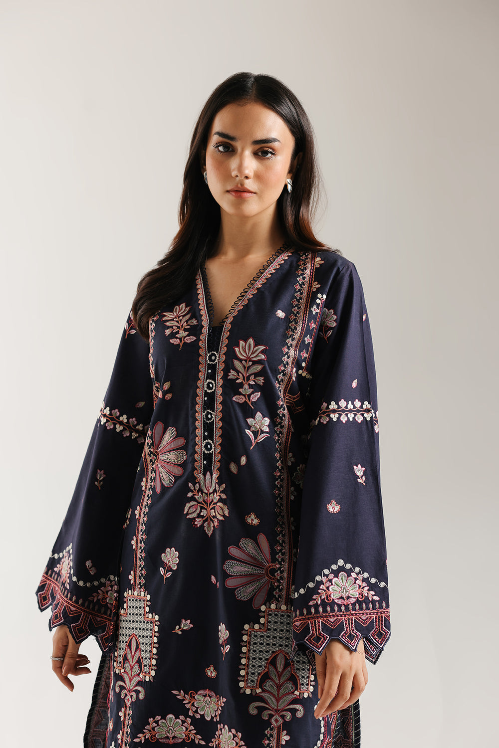 EMBROIDERED SUIT (E3631/103/622)