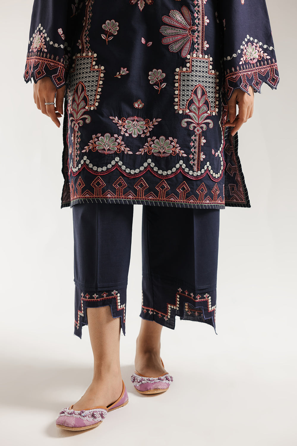 EMBROIDERED SUIT (E3631/103/622)