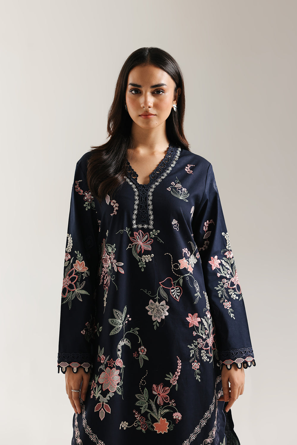 EMBROIDERED SUIT (E3647/103/622)