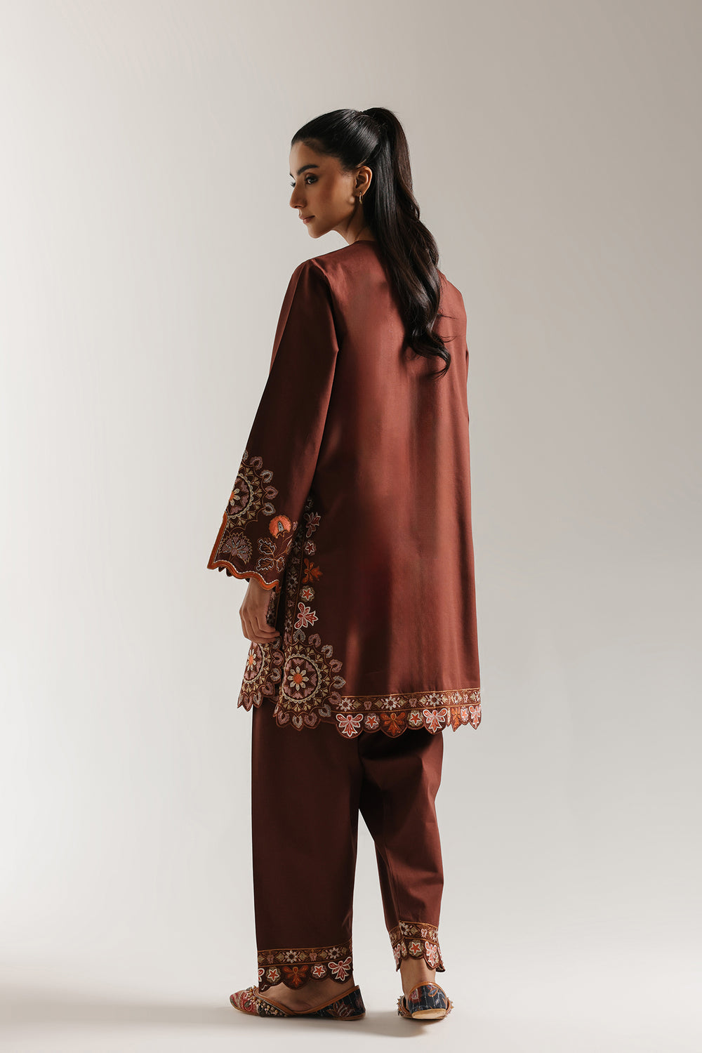 EMBROIDERED SUIT (E3648/103/317)