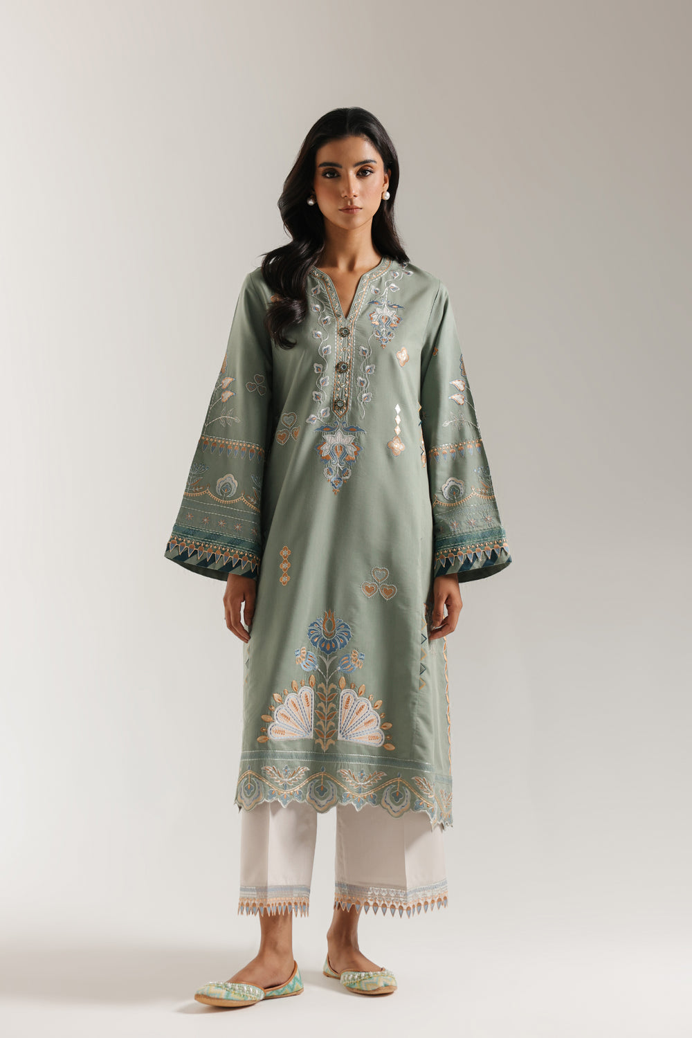 EMBROIDERED SUIT (E3663/103/714)