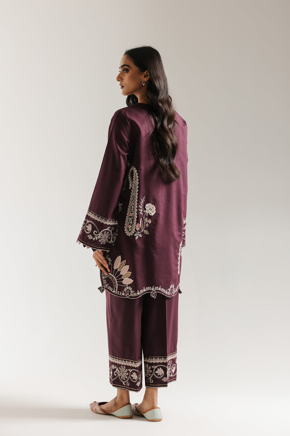 EMBROIDERED SUIT (E3664/103/520)