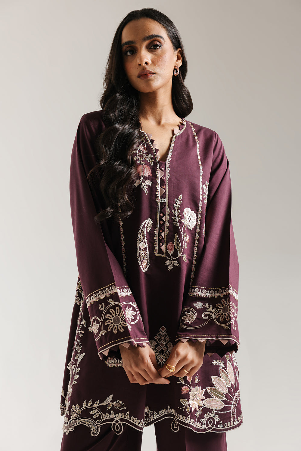 EMBROIDERED SUIT (E3664/103/520)