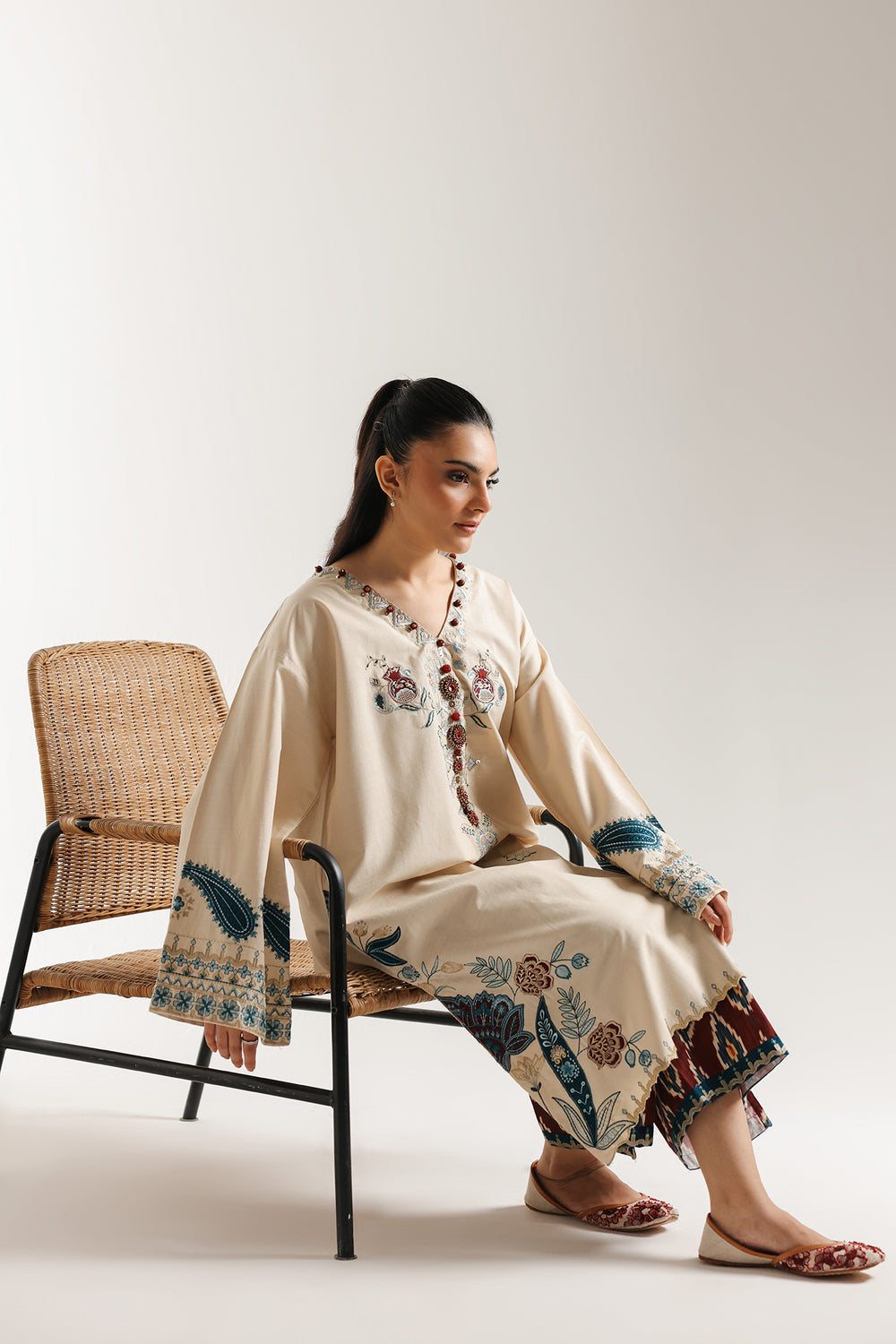 EMBROIDERED SUIT (E3670/103/004)