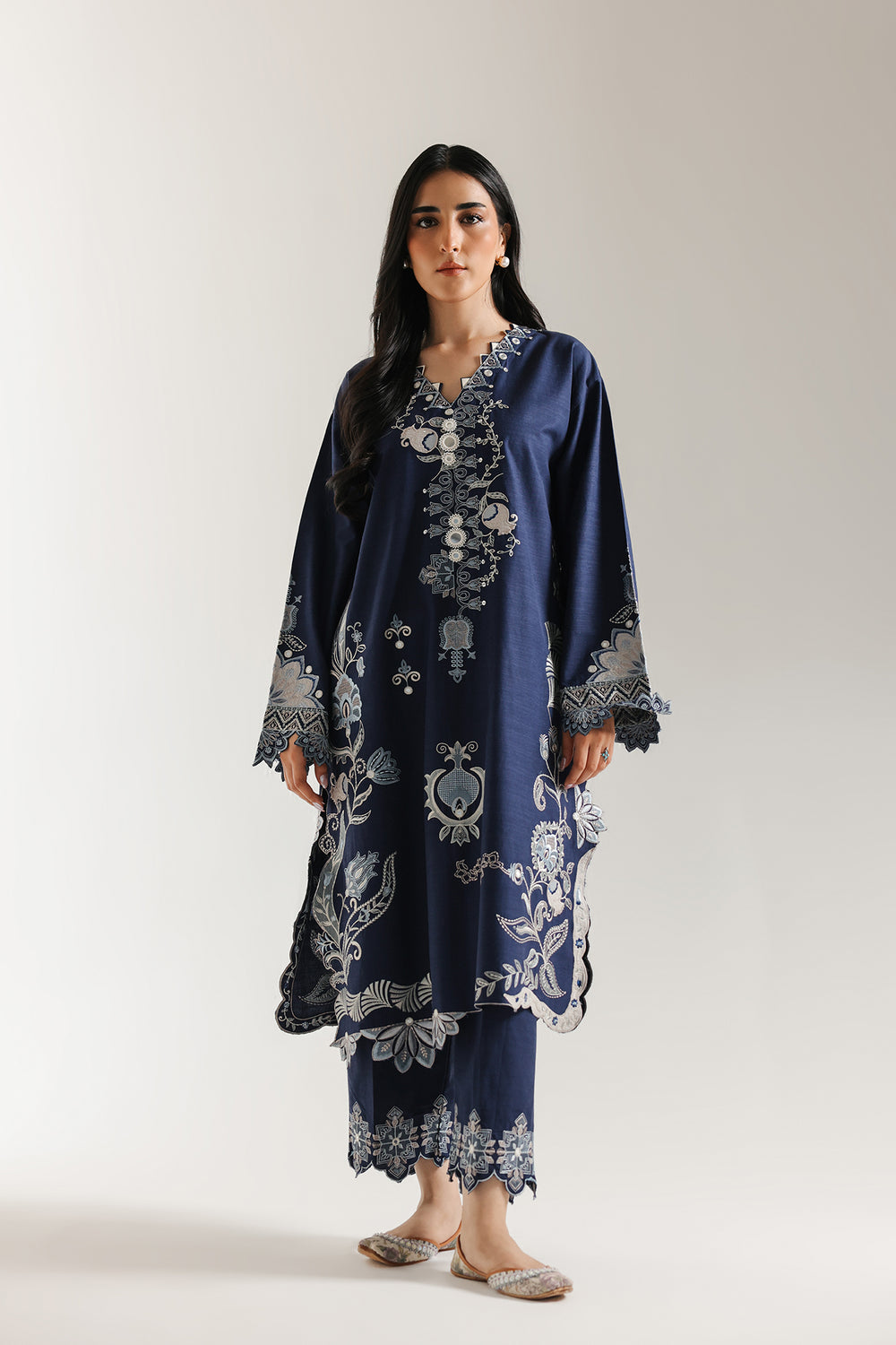 EMBROIDERED SUIT (E3671/103/603)