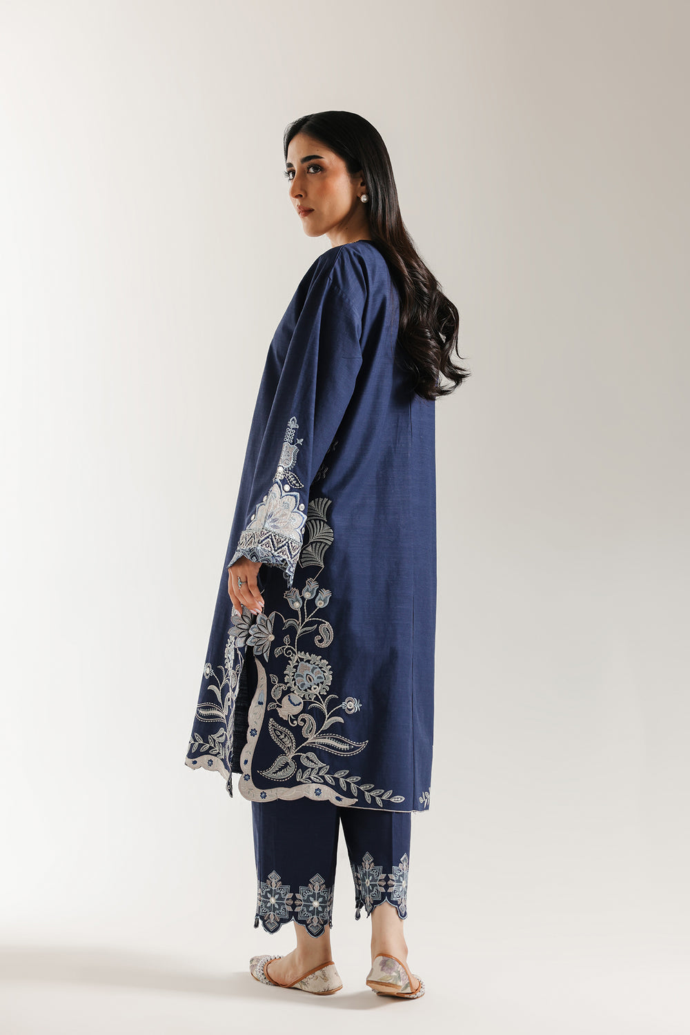 EMBROIDERED SUIT (E3671/103/603)