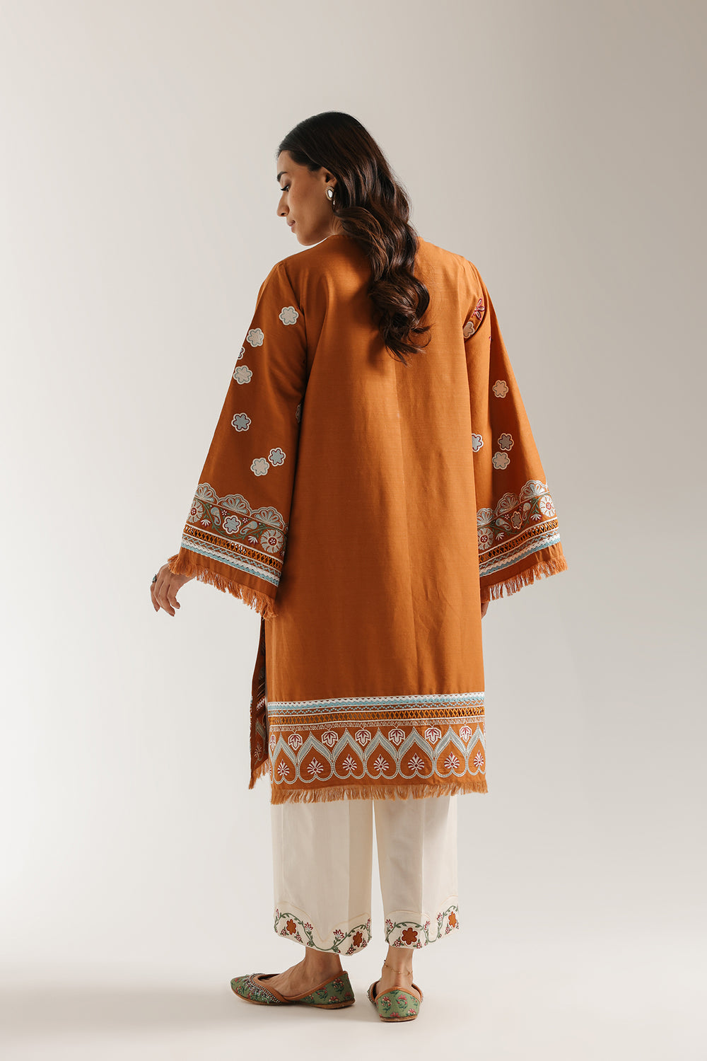 EMBROIDERED SUIT (E3680/103/220)