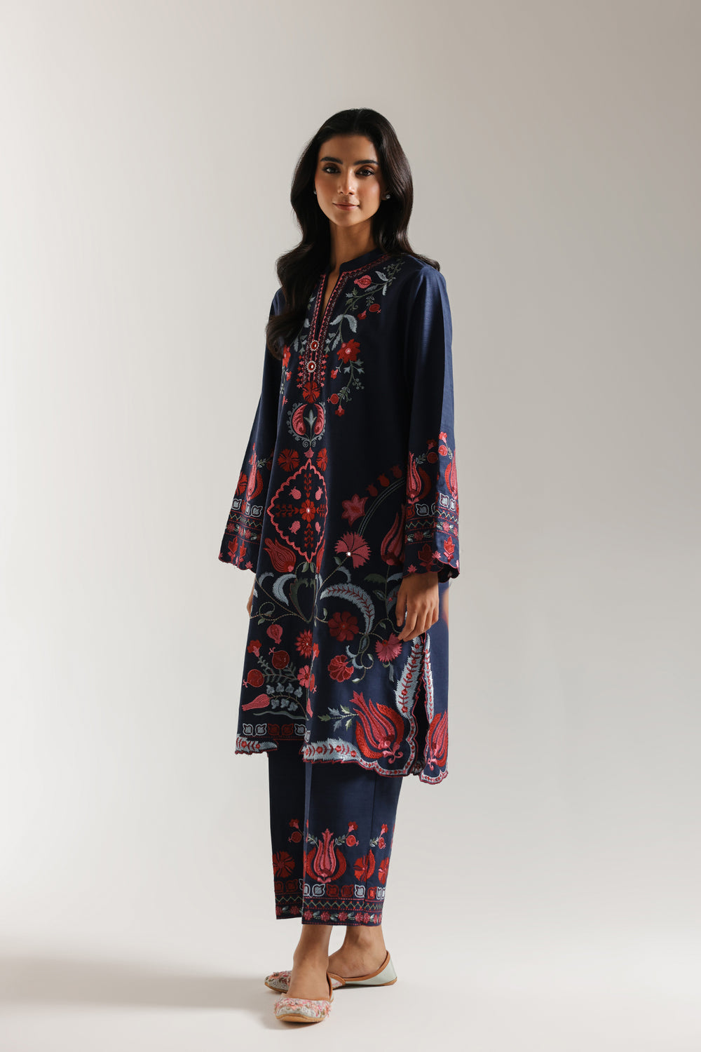 EMBROIDERED SUIT (E3683/103/619)