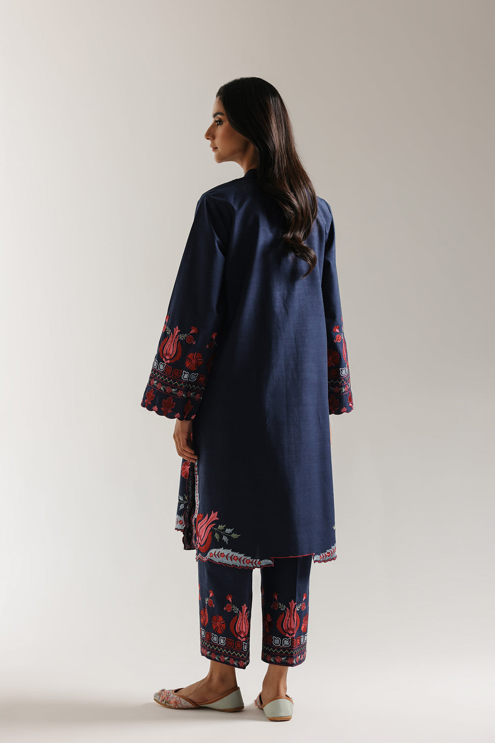 EMBROIDERED SUIT (E3683/103/619)