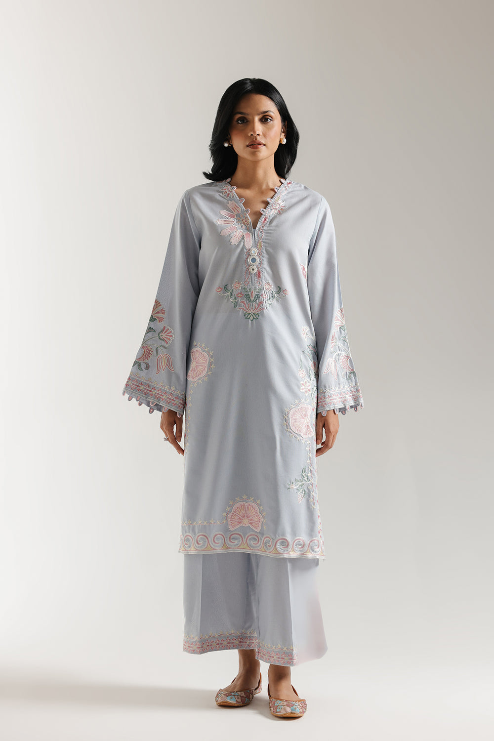 EMBROIDERED SUIT (E3690/103/635)