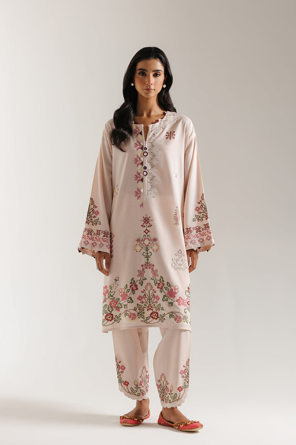 EMBROIDERED SUIT (E3692/103/330)