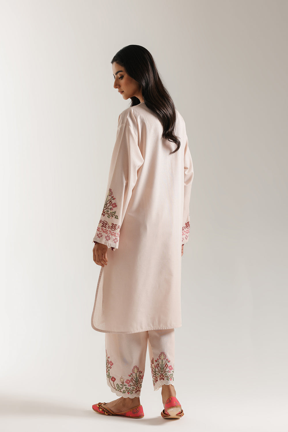 EMBROIDERED SUIT (E3692/103/330)