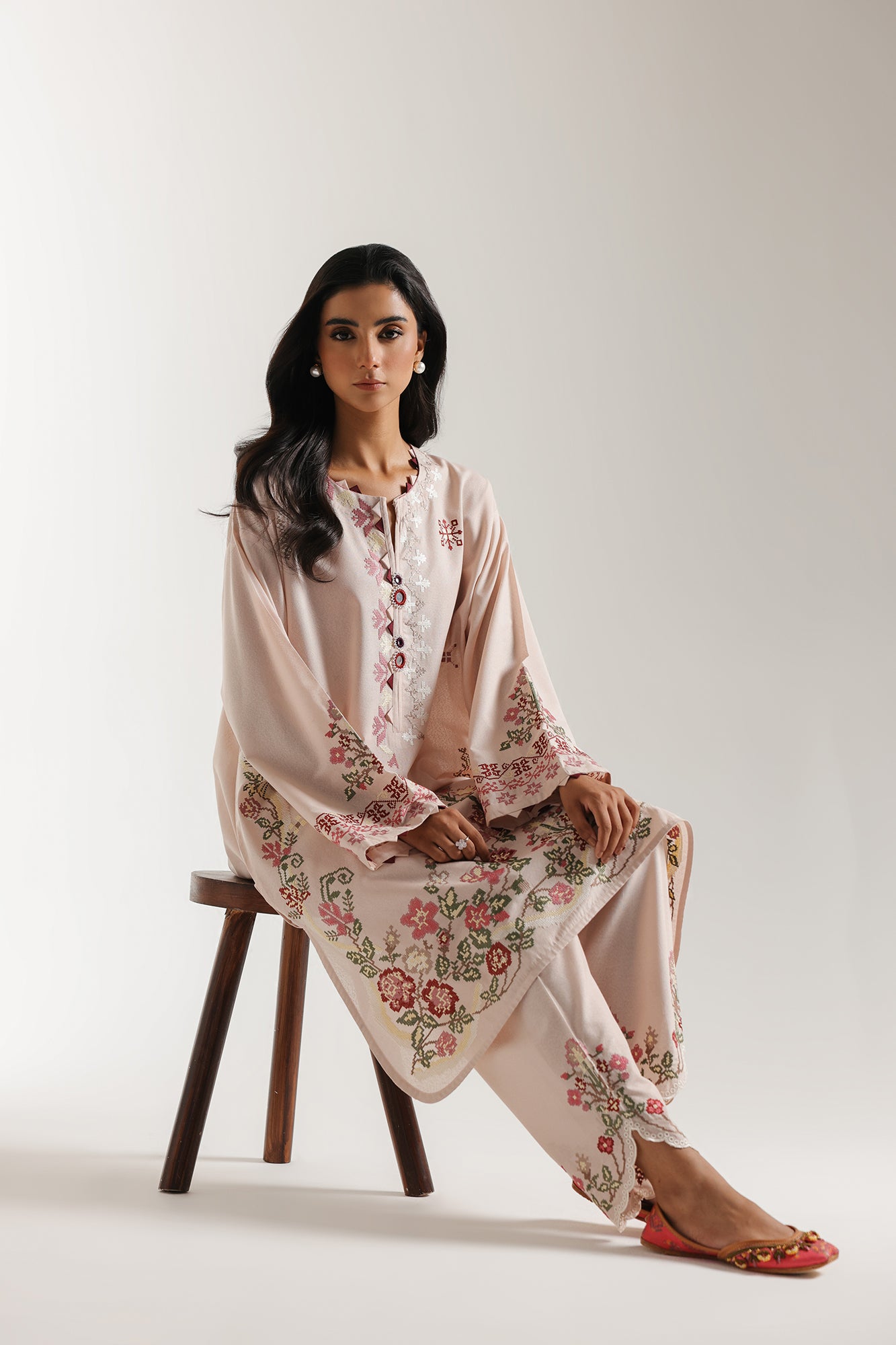 EMBROIDERED SUIT (E3692/103/330)