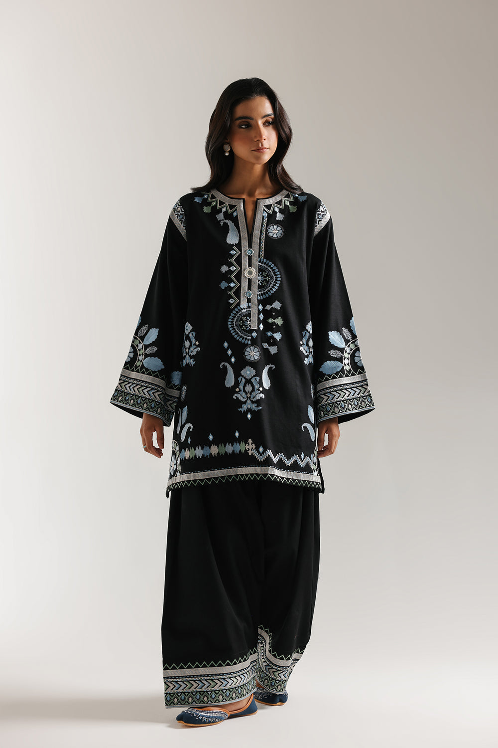 EMBROIDERED SUIT (E3707/103/902)