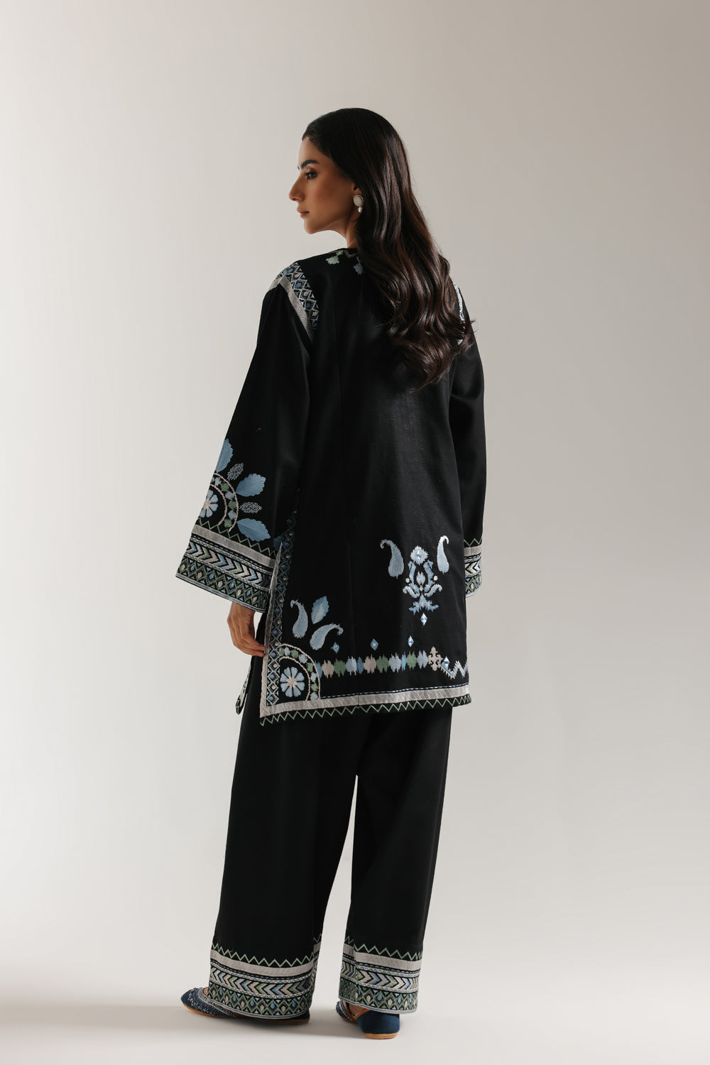 EMBROIDERED SUIT (E3707/103/902)