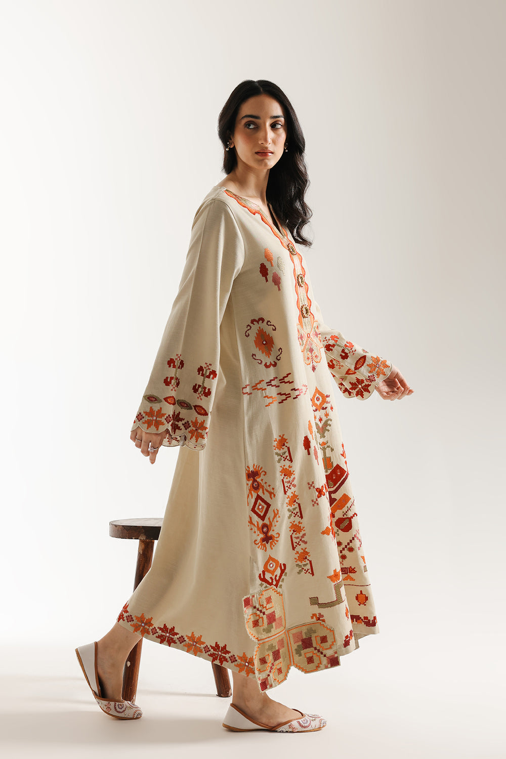 EMBROIDERED KAFTAN (E3716/103/130)