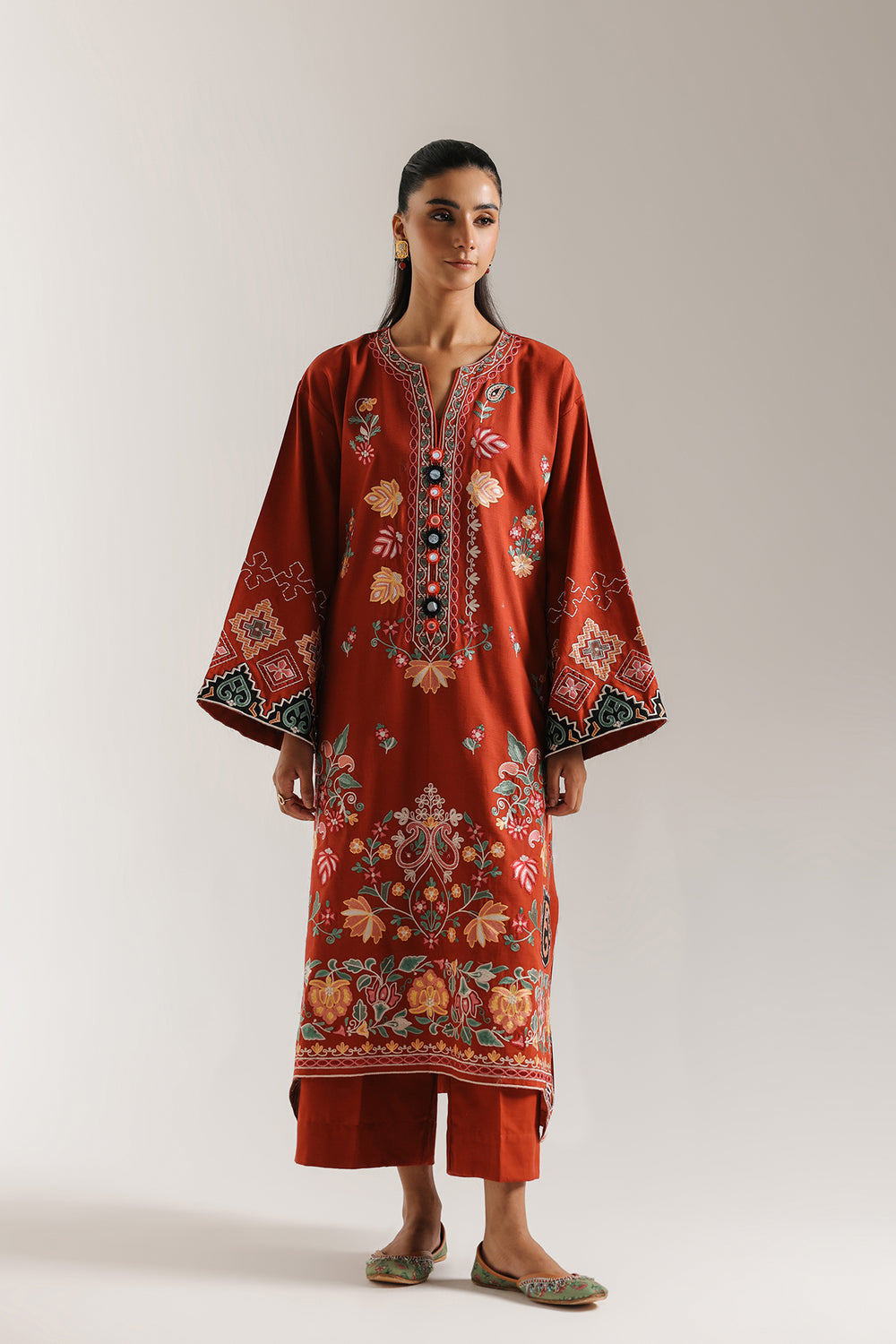 EMBROIDERED SUIT (E3718/103/305)