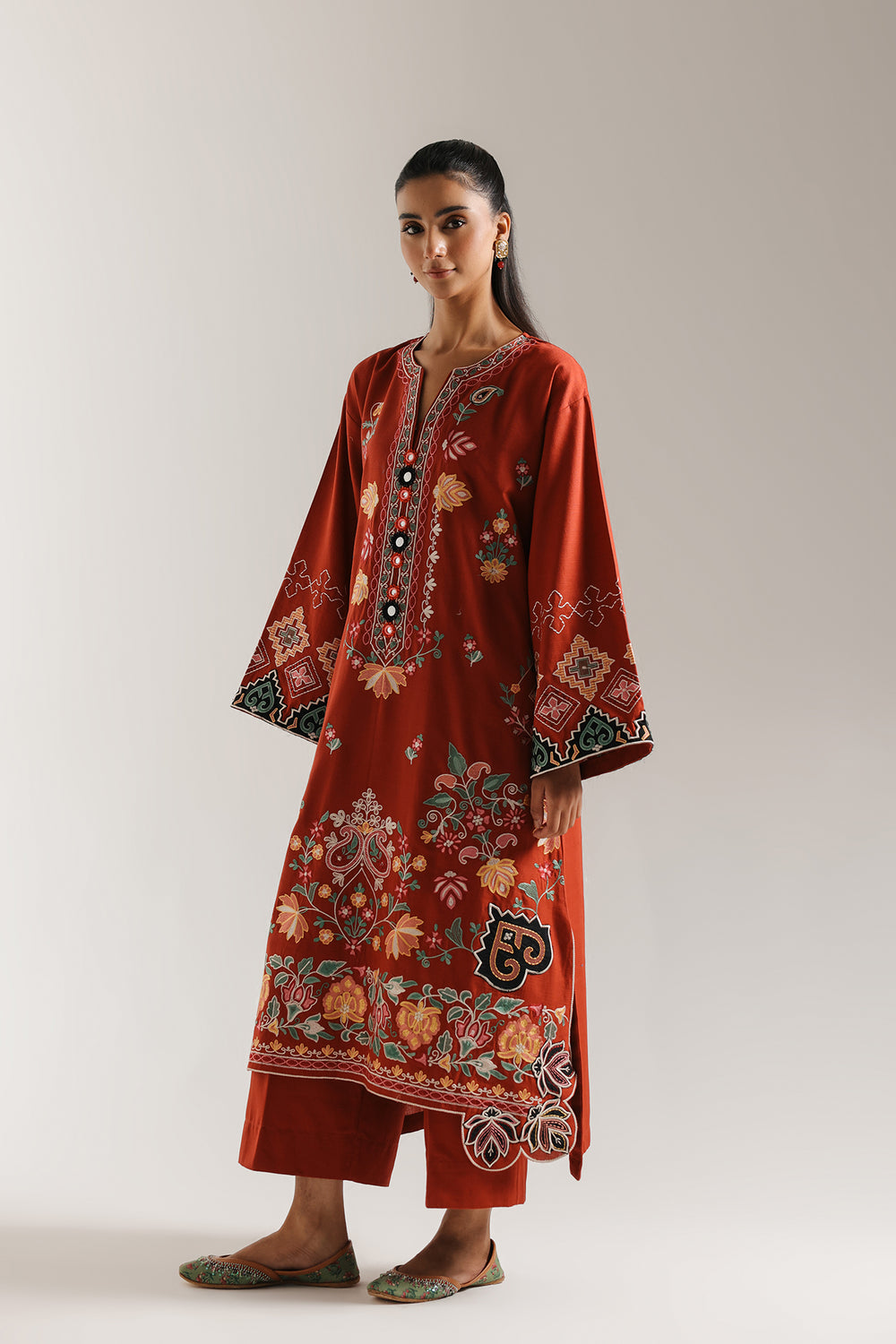 EMBROIDERED SUIT (E3718/103/305)