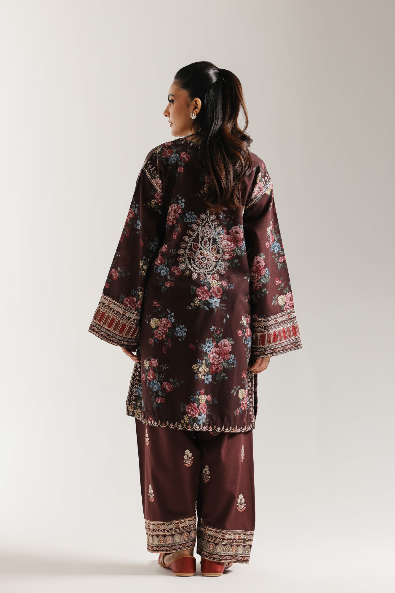 EMBROIDERED SUIT (E3736/103/520)