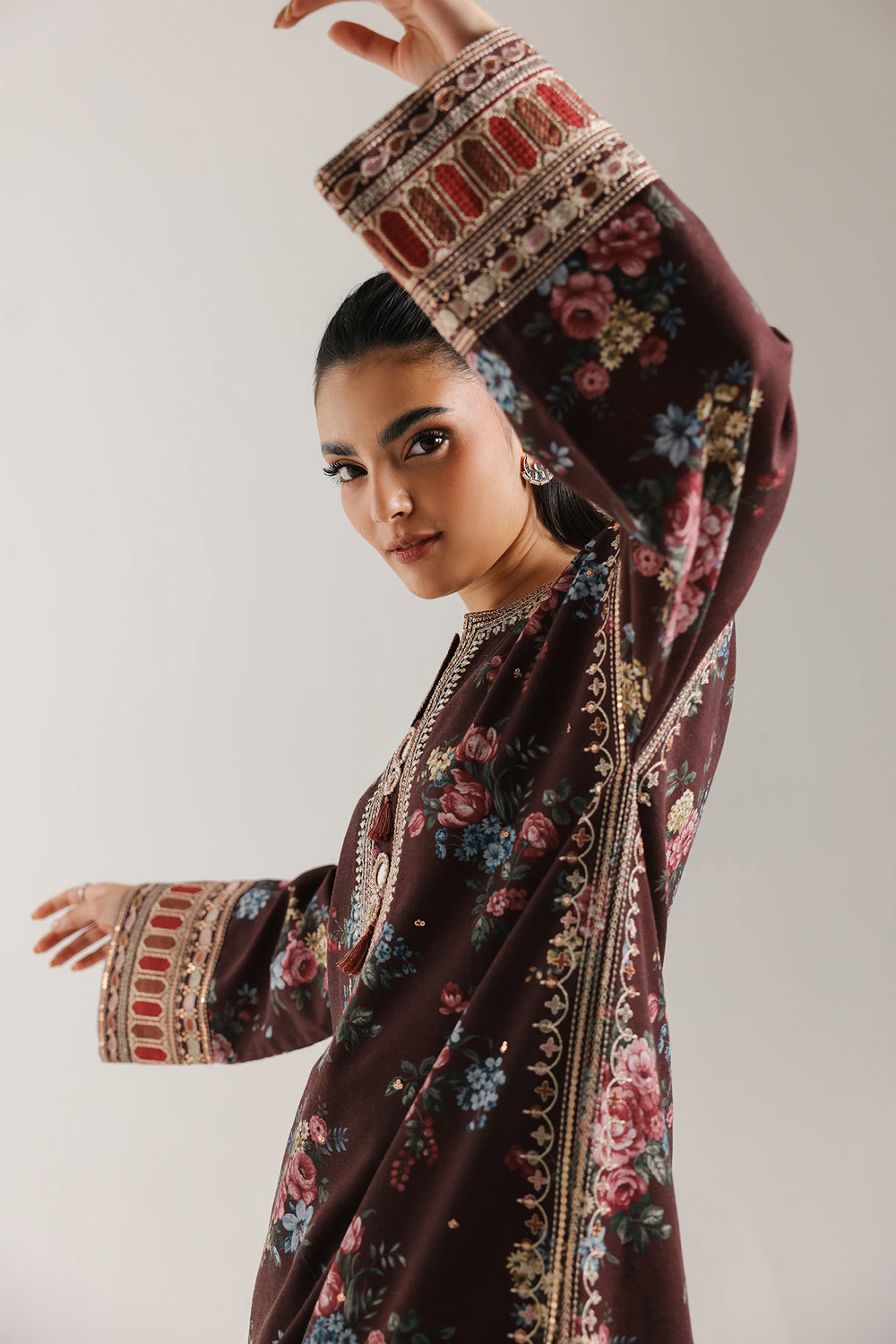 EMBROIDERED SUIT (E3736/103/520)