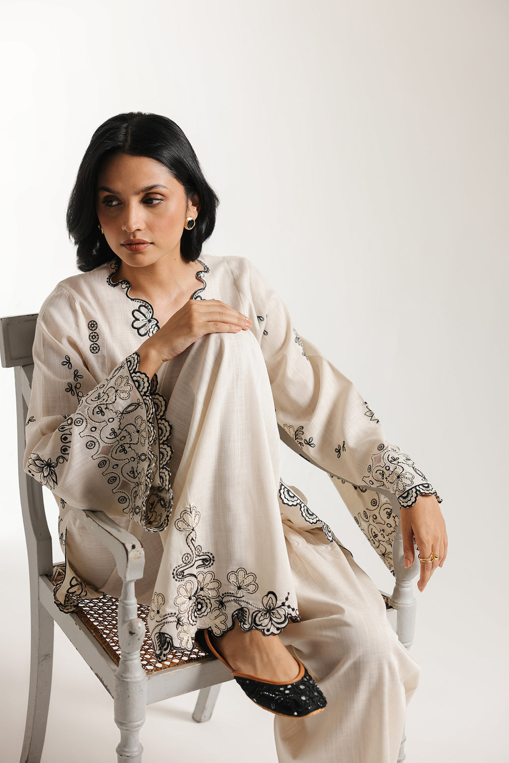 EMBROIDERED SUIT (E3740/103/003)