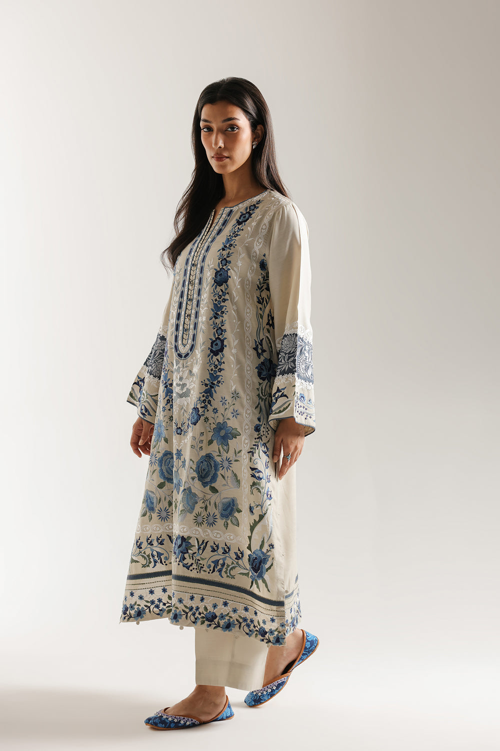 EMBROIDERED SUIT (E3778/103/722)