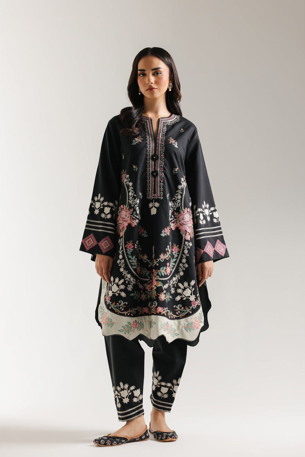 EMBROIDERED SUIT (E3780/103/902)