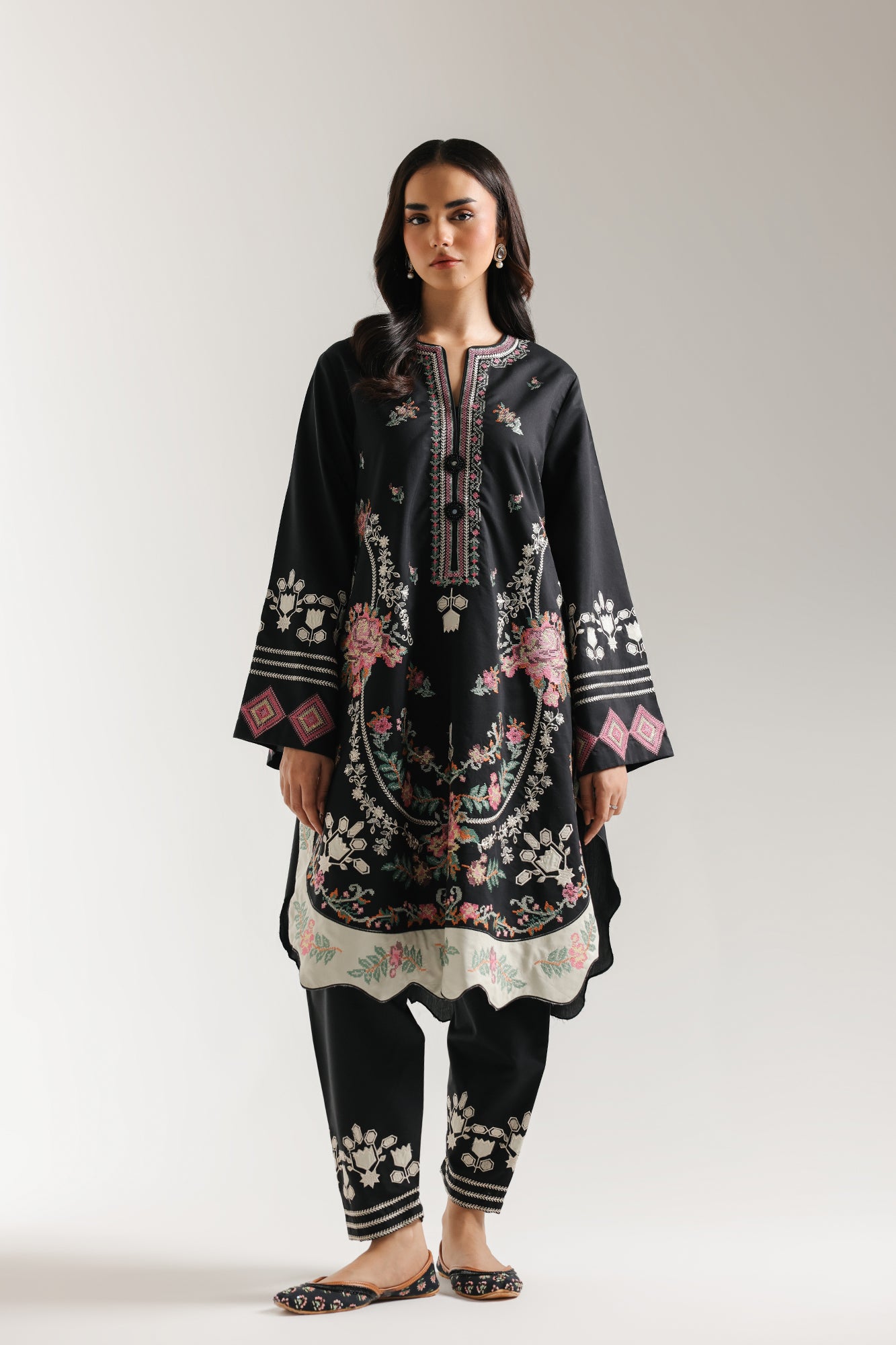 EMBROIDERED SUIT (E3780/103/902)