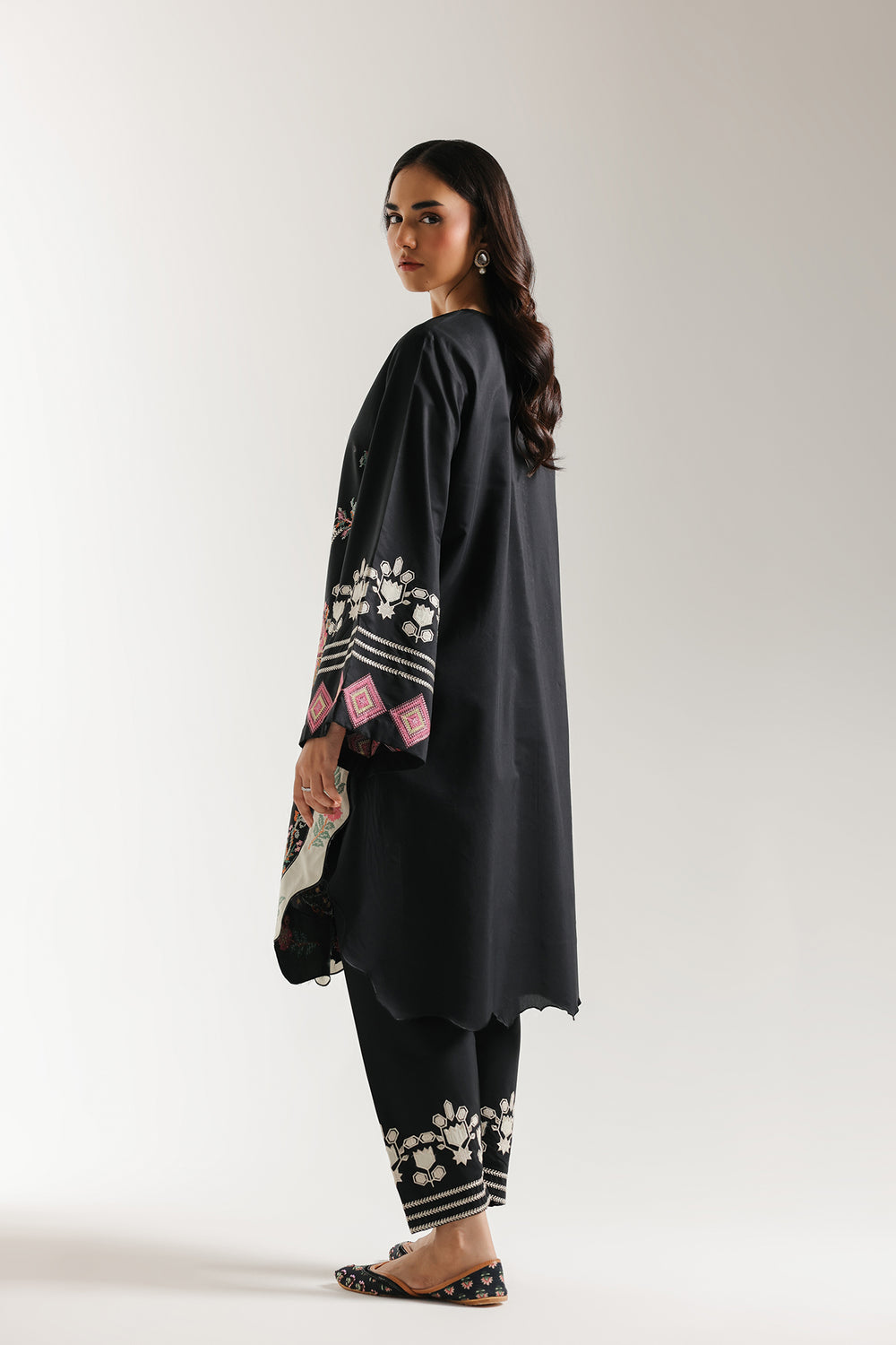 EMBROIDERED SUIT (E3780/103/902)