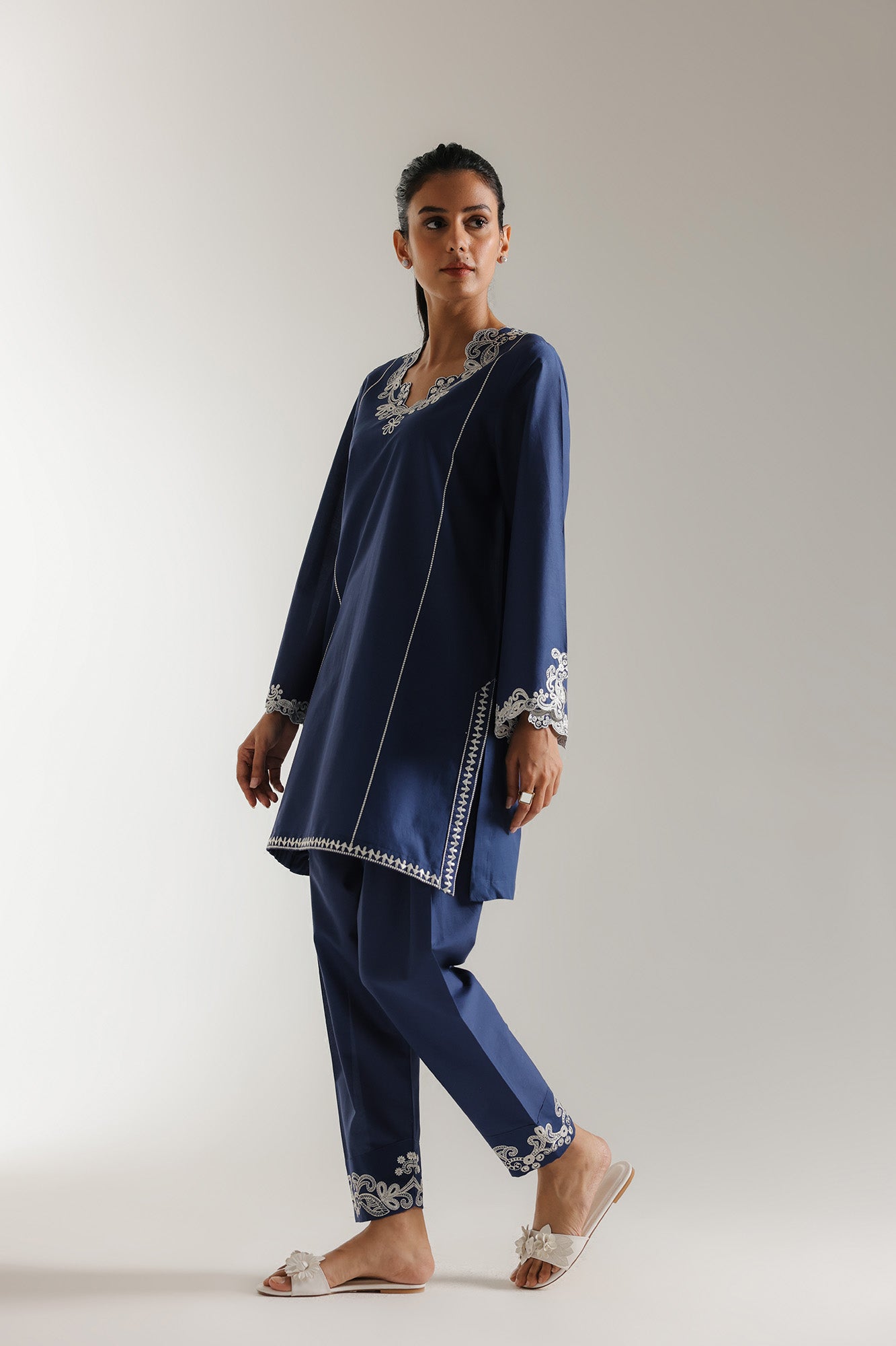 EMBROIDERED SUIT (E6141/102/603)