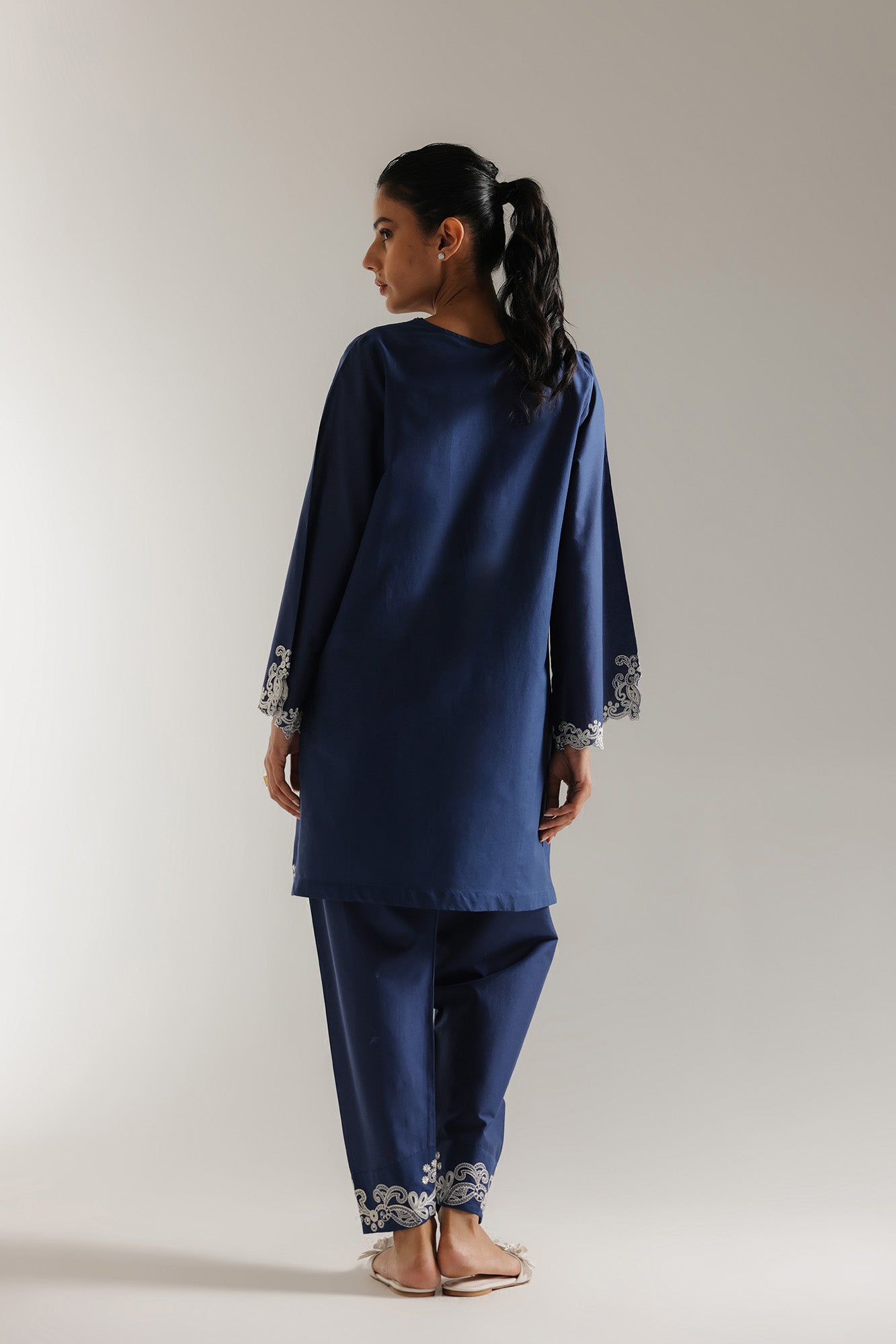 EMBROIDERED SUIT (E6141/102/603)