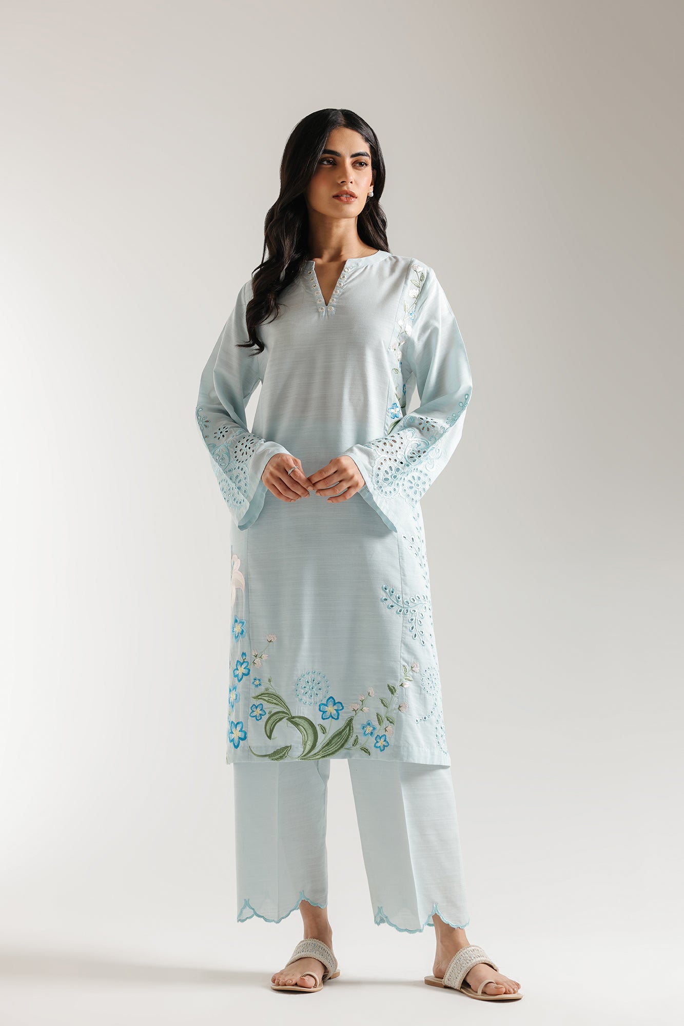 EMBROIDERED SUIT (E6148/102/721)