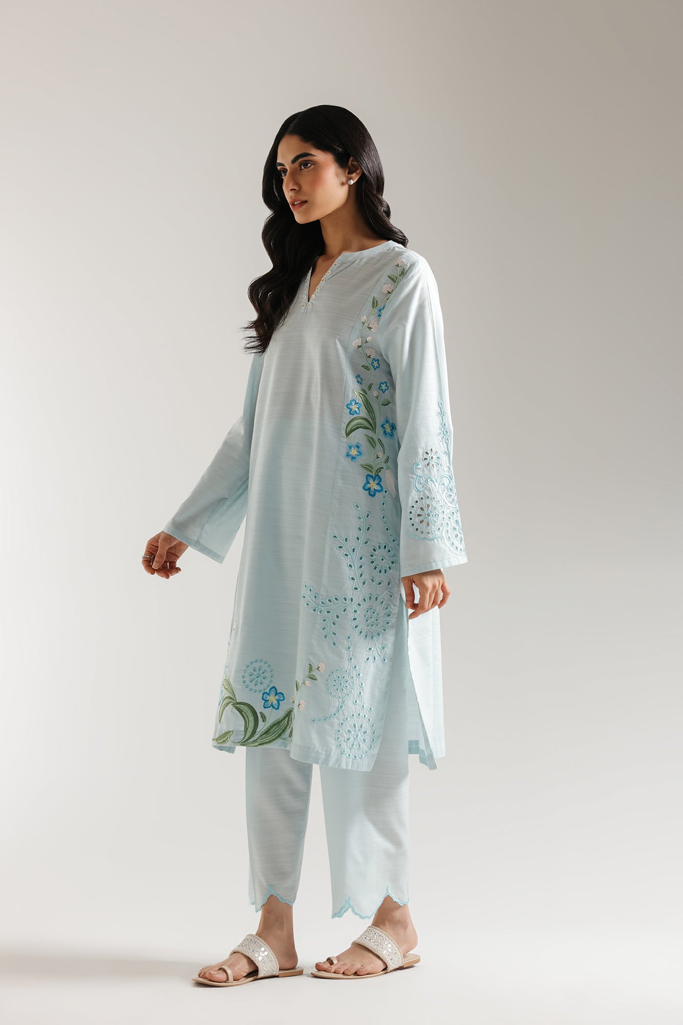 EMBROIDERED SUIT (E6148/102/721)