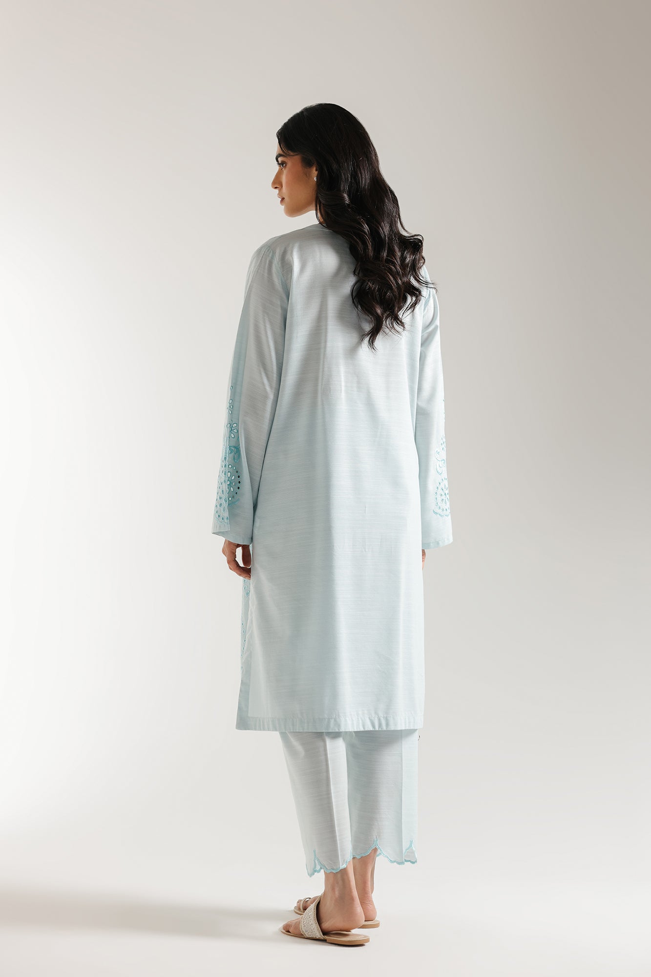 EMBROIDERED SUIT (E6148/102/721)