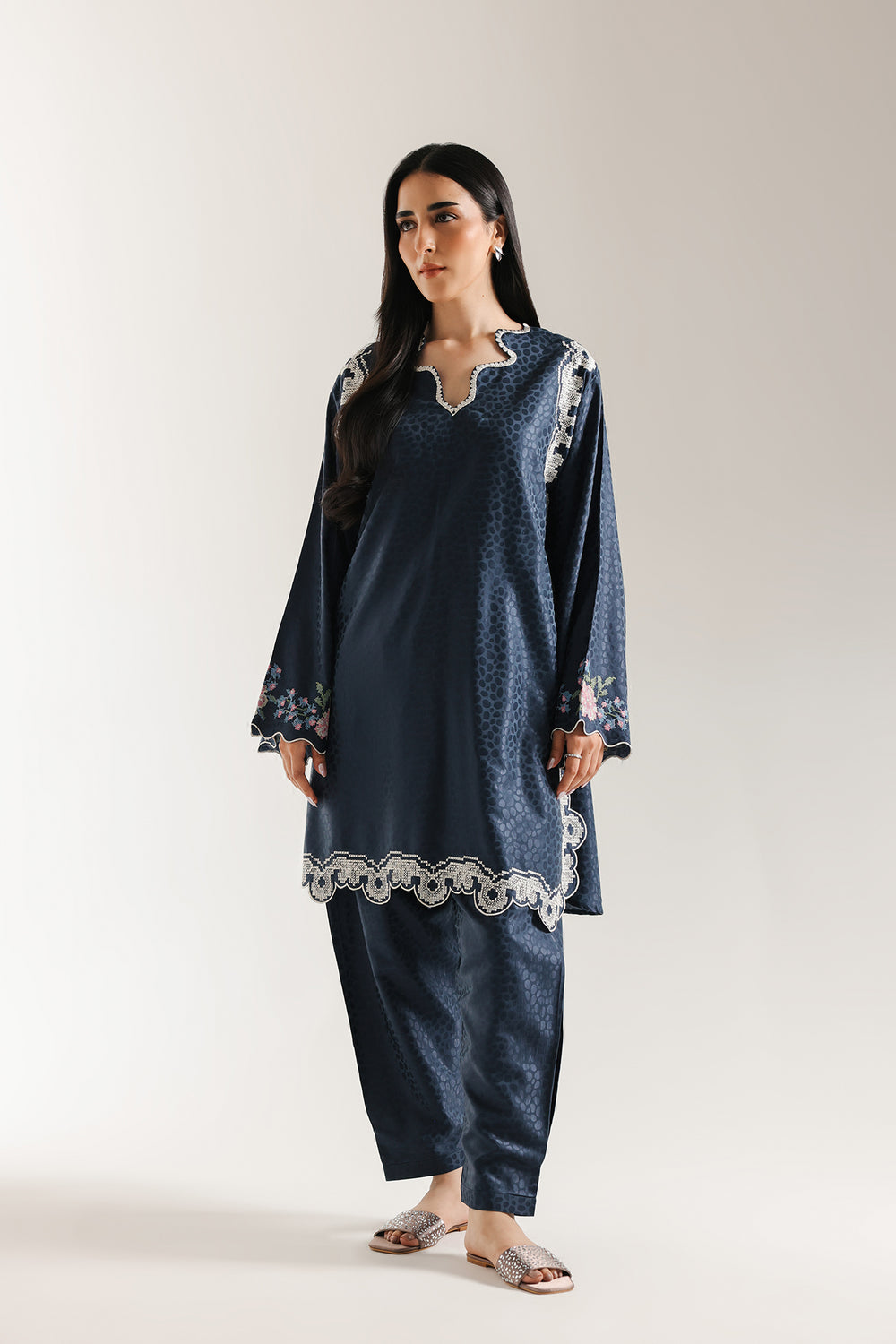 EMBROIDERED SUIT (E6630/102/621)